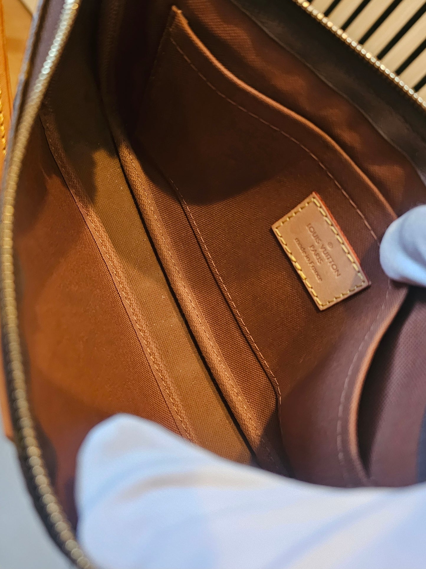 Louis Vuitton pochette accesories in monogram kanvas + LV strap.