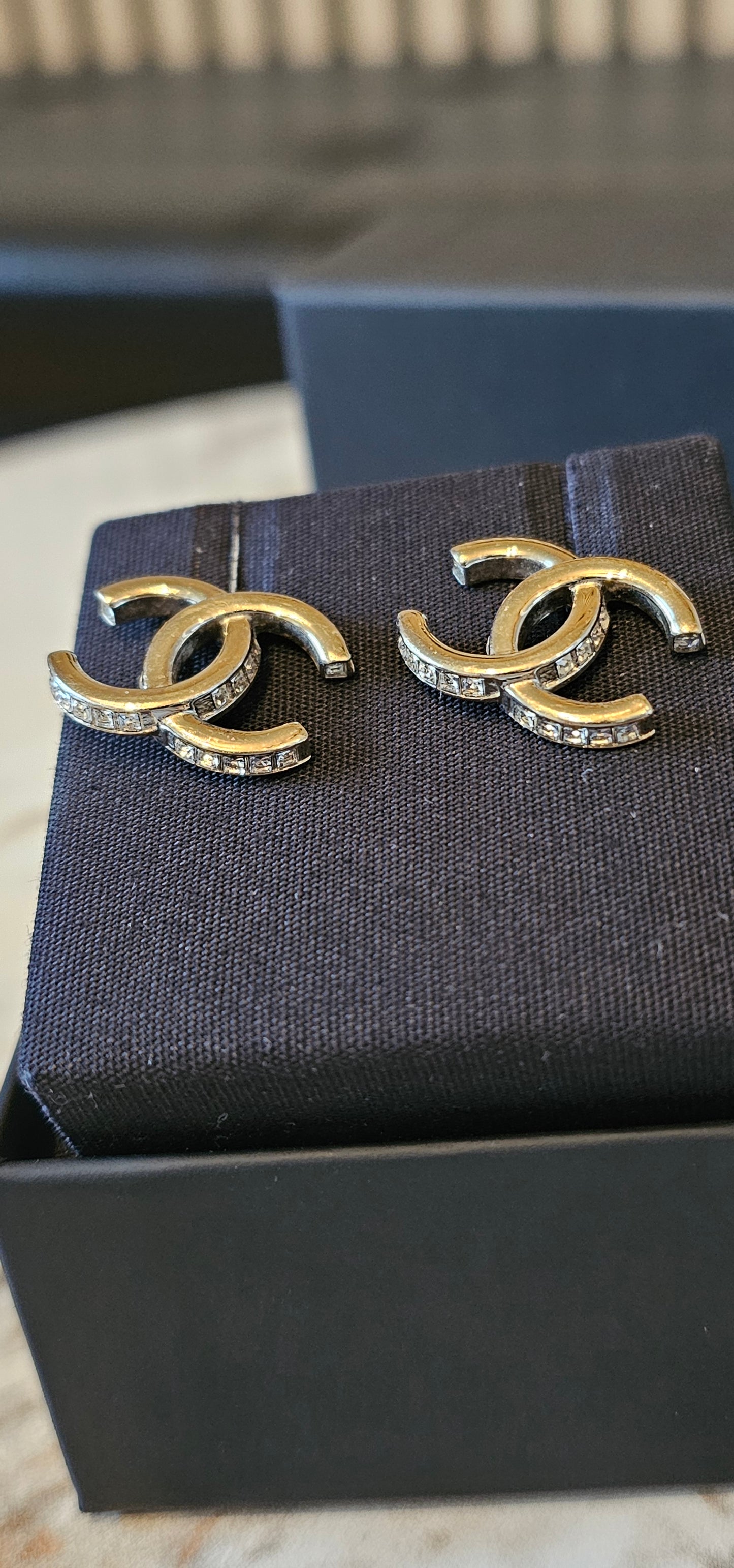 ABB798 - Chanel golden earrings with stones