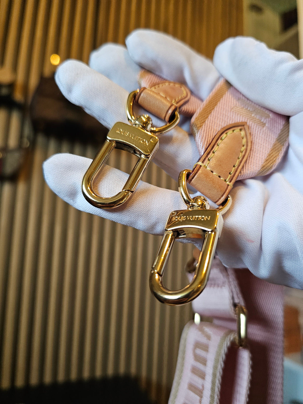 Louis Vuitton Pink bandouliere from multipochette accesories.