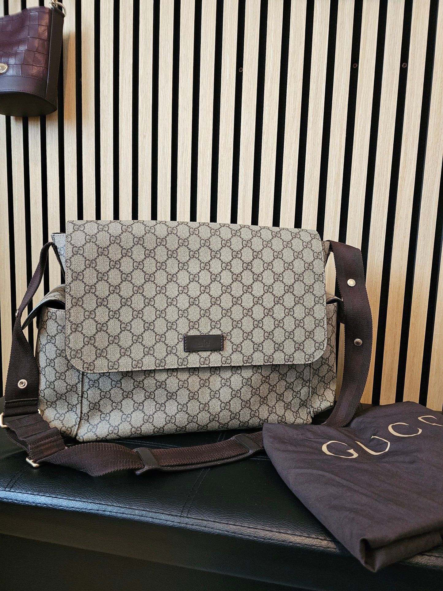 211131 - Gucci baby changing bag, GG supreme kanvas.