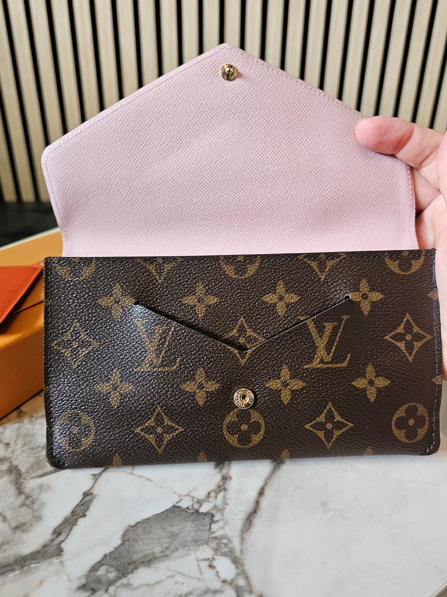 M62203 - Louis Vuitton, Jeanne wallet in MNG. Kanvas.
