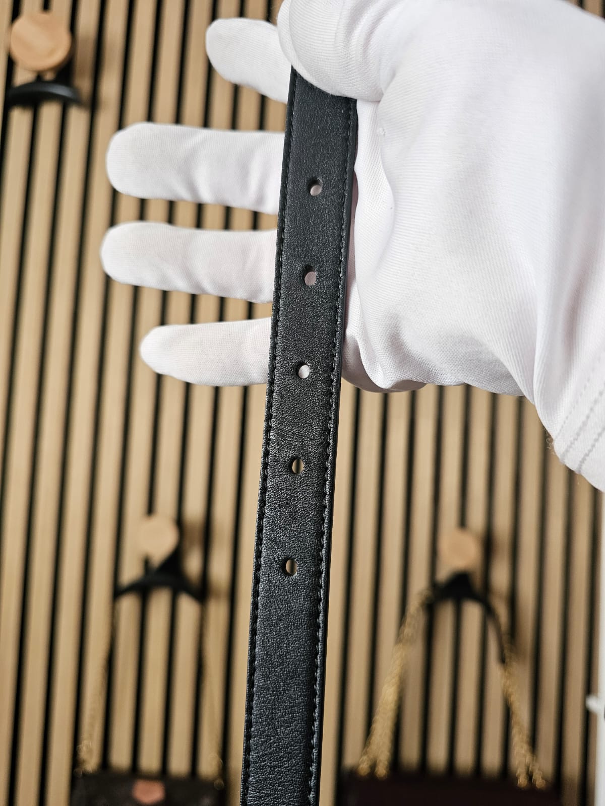 409417- Gucci GG thin belt, black.