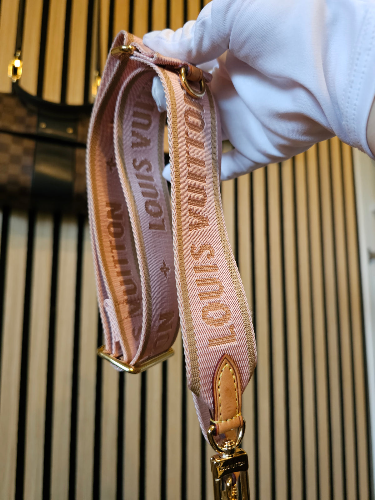 Louis Vuitton Pink bandouliere from multipochette accesories.