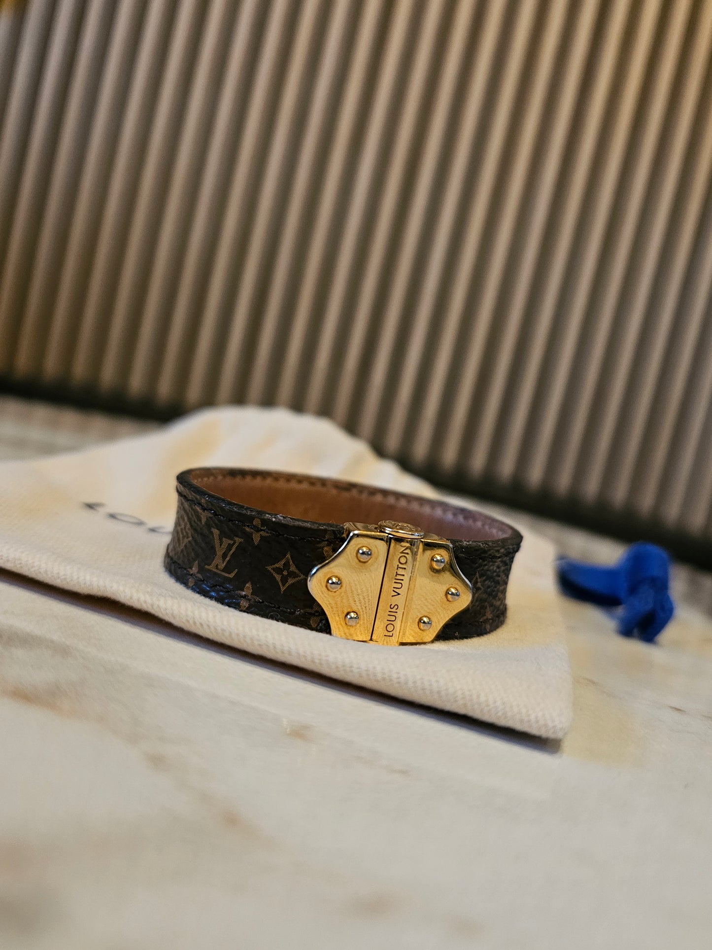 M6689 - Louis Vuitton bracelet nano monogram.