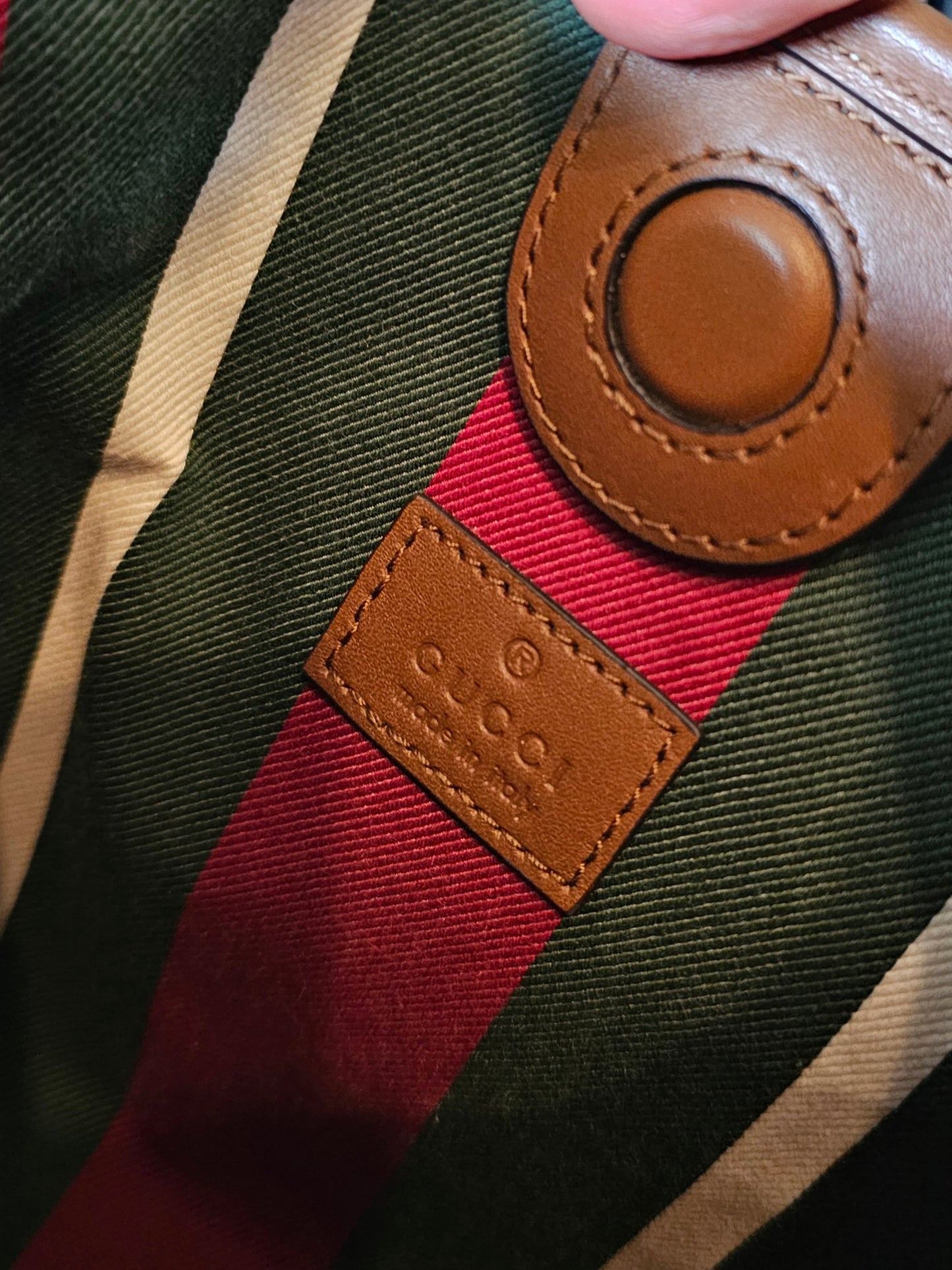 847090 - Gucci Emblem, mini bucket bag.