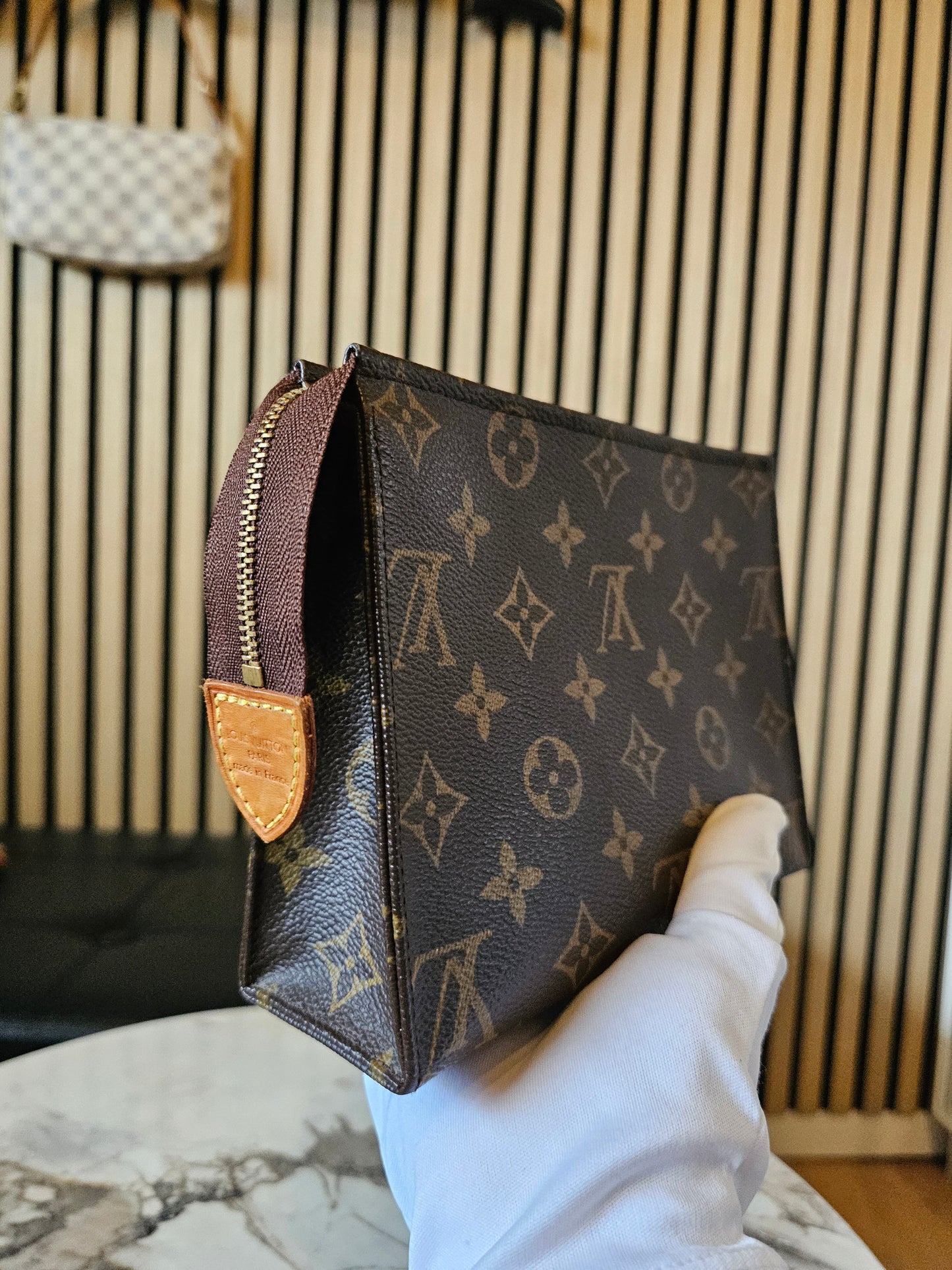 Louis Vuitton toiletry pouch 19, MNG kanvas.