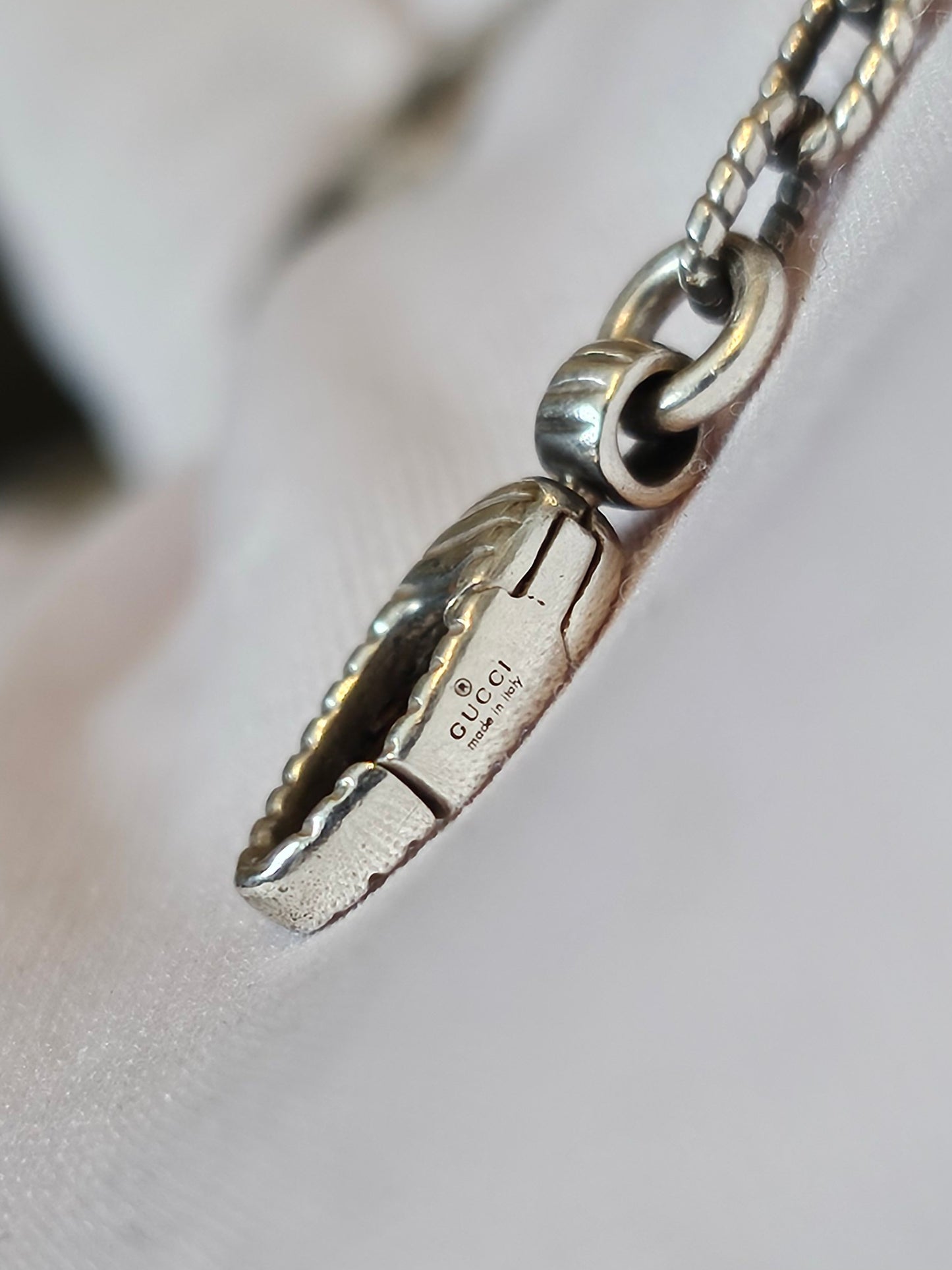 455307 - Gucci interlocking pendant necklace.