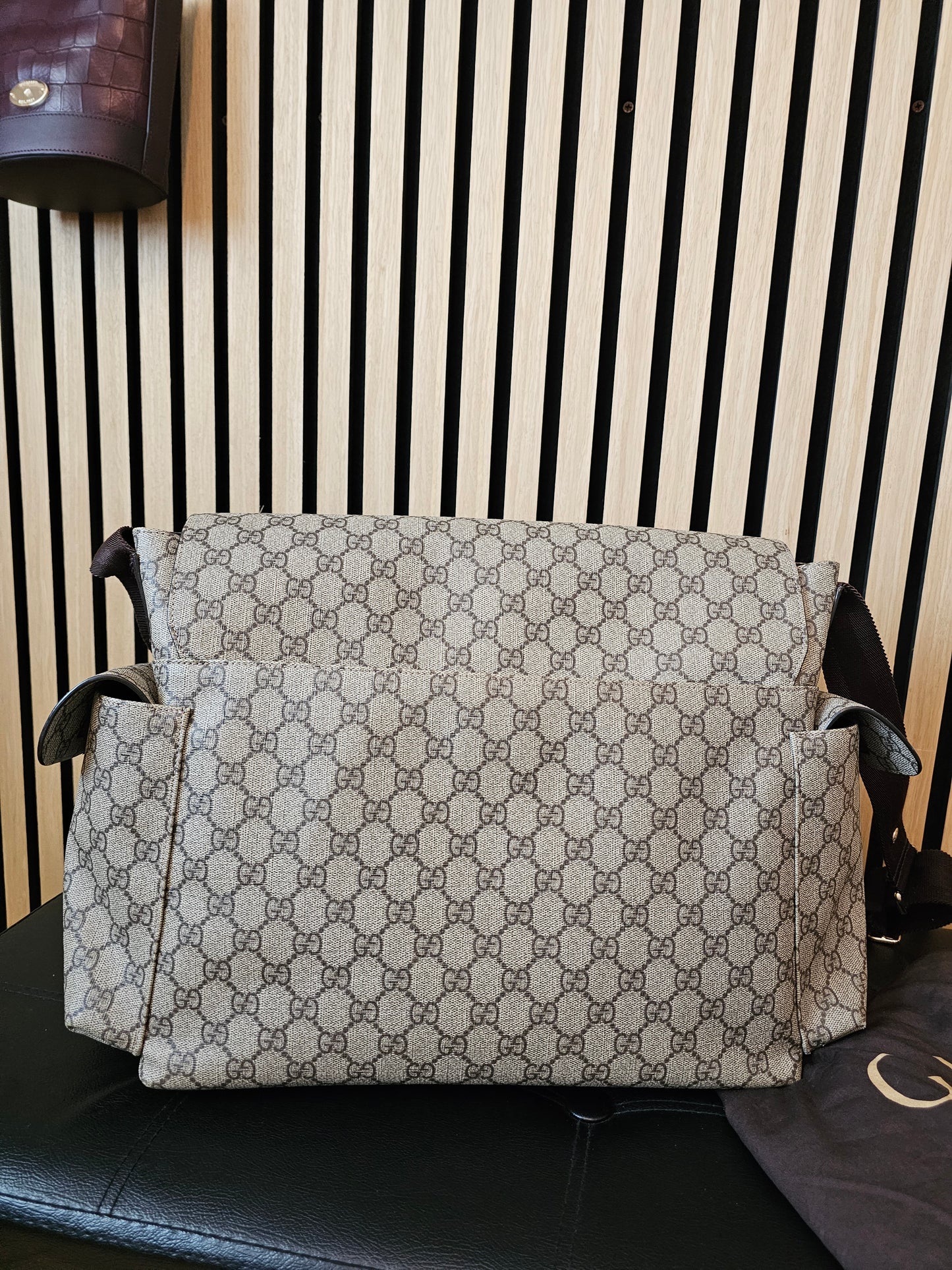 211131 - Gucci baby changing bag, GG supreme kanvas.