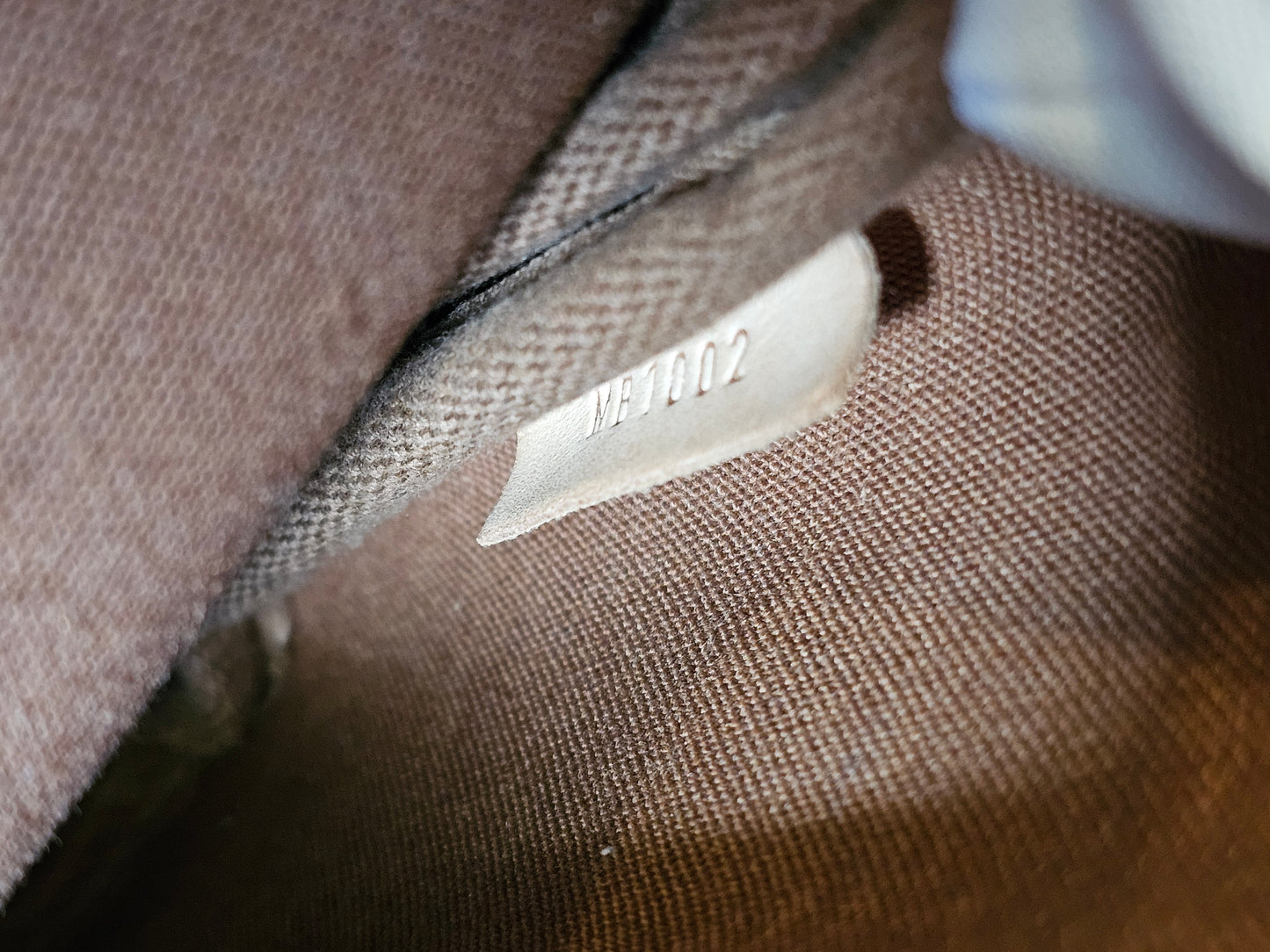 M42256 - Louis Vuitton Saumur 30, MNG. Kanvas.