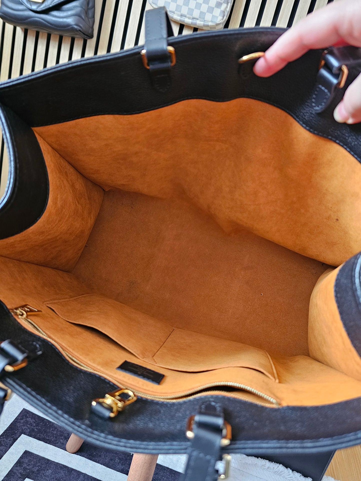 Onthego GM, black MNG empreinthe leather
