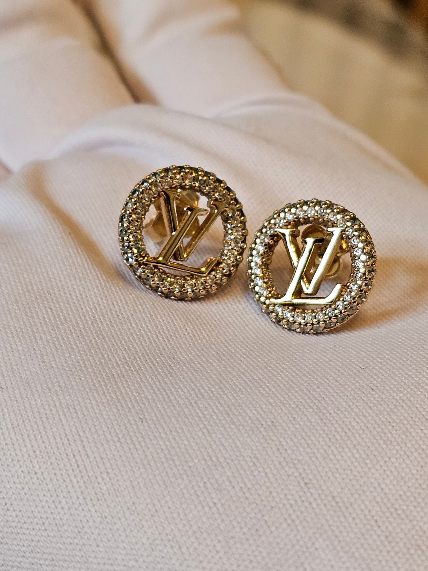M00757 - Louis Vuitton earrings, Louise by night in golden.