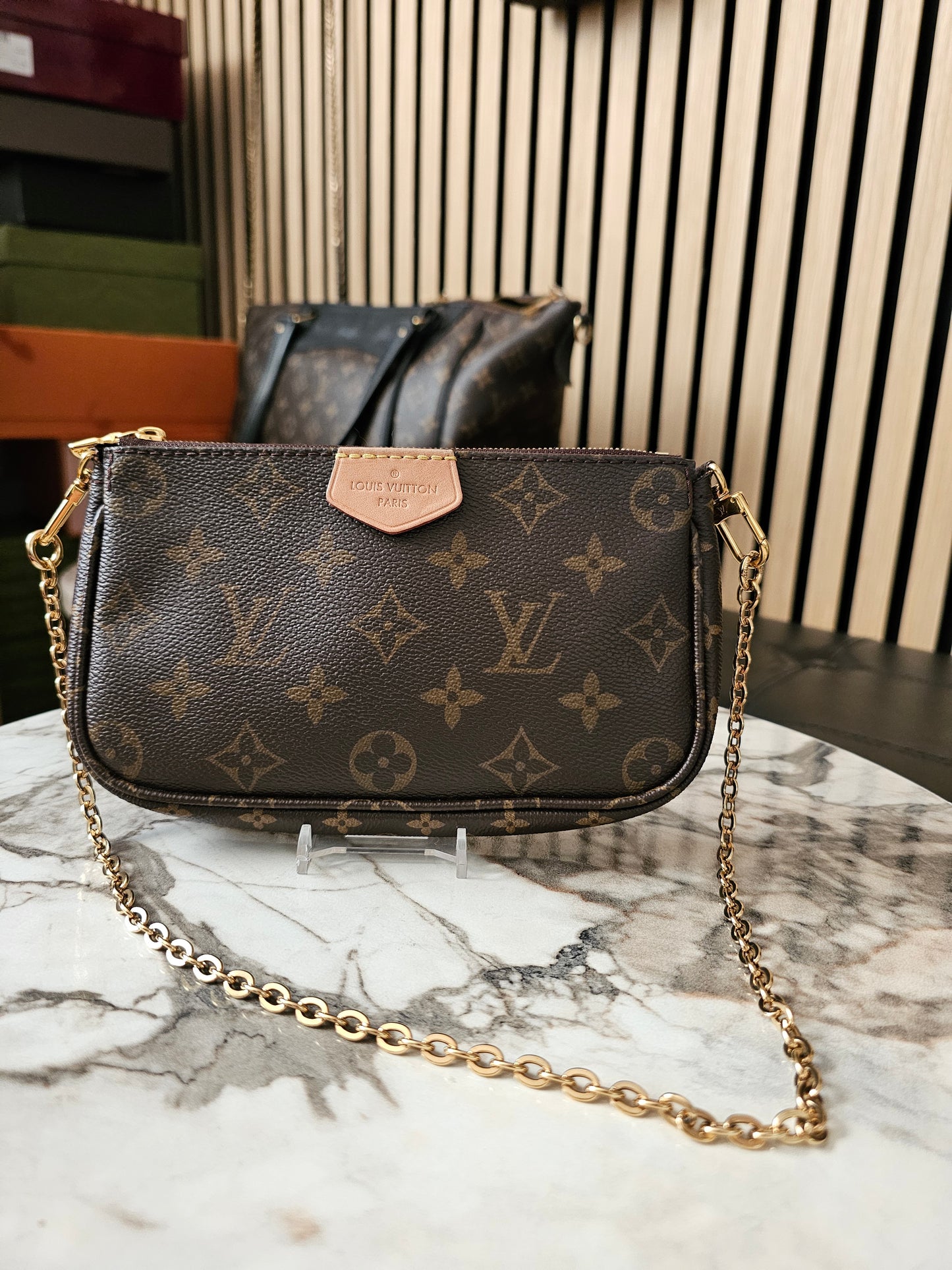 Louis Vuitton pochette with chain, monogram kanvas.