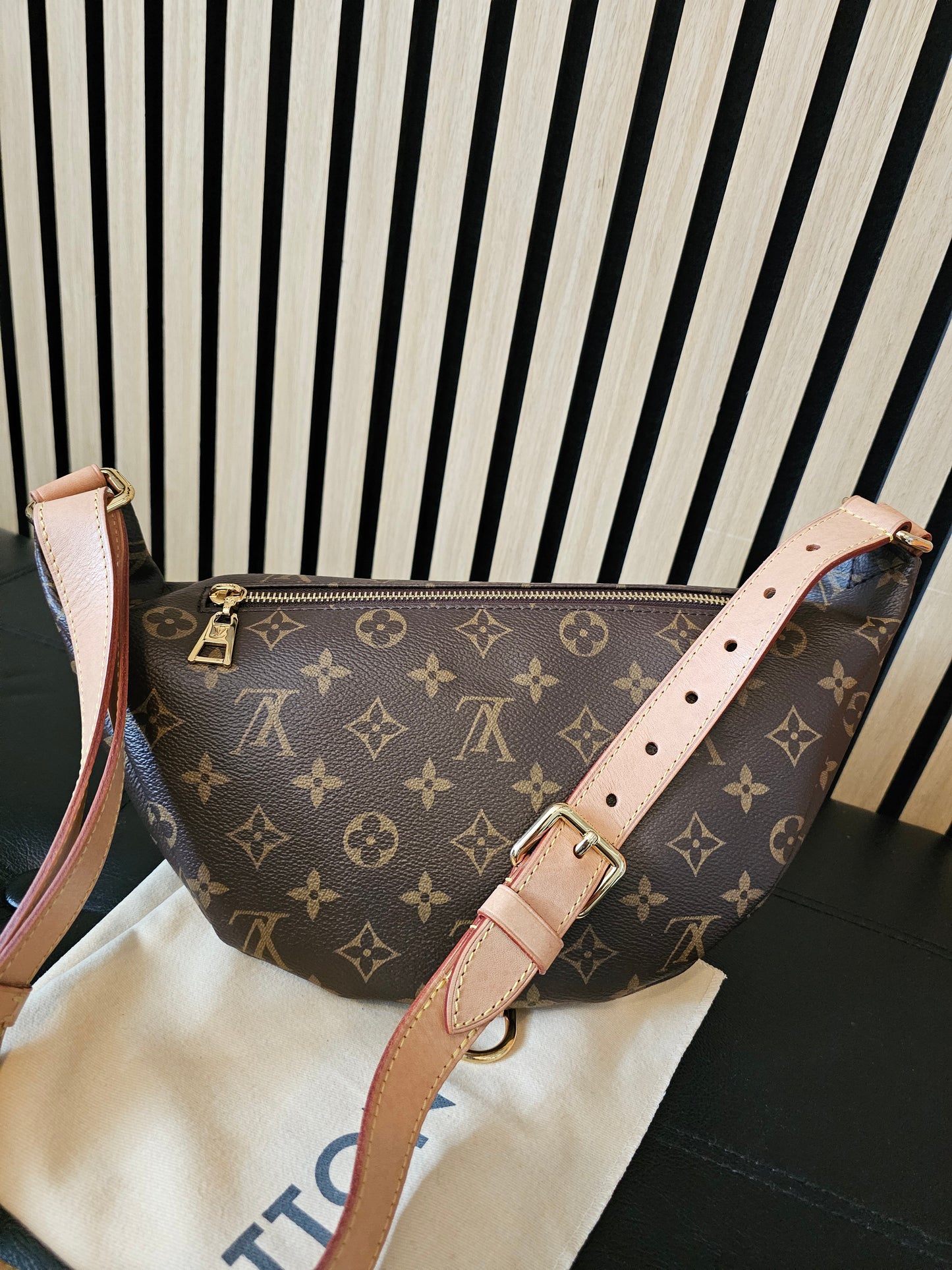 M43644 - Louis Vuitton bag, bumbag in monogram kanvas.