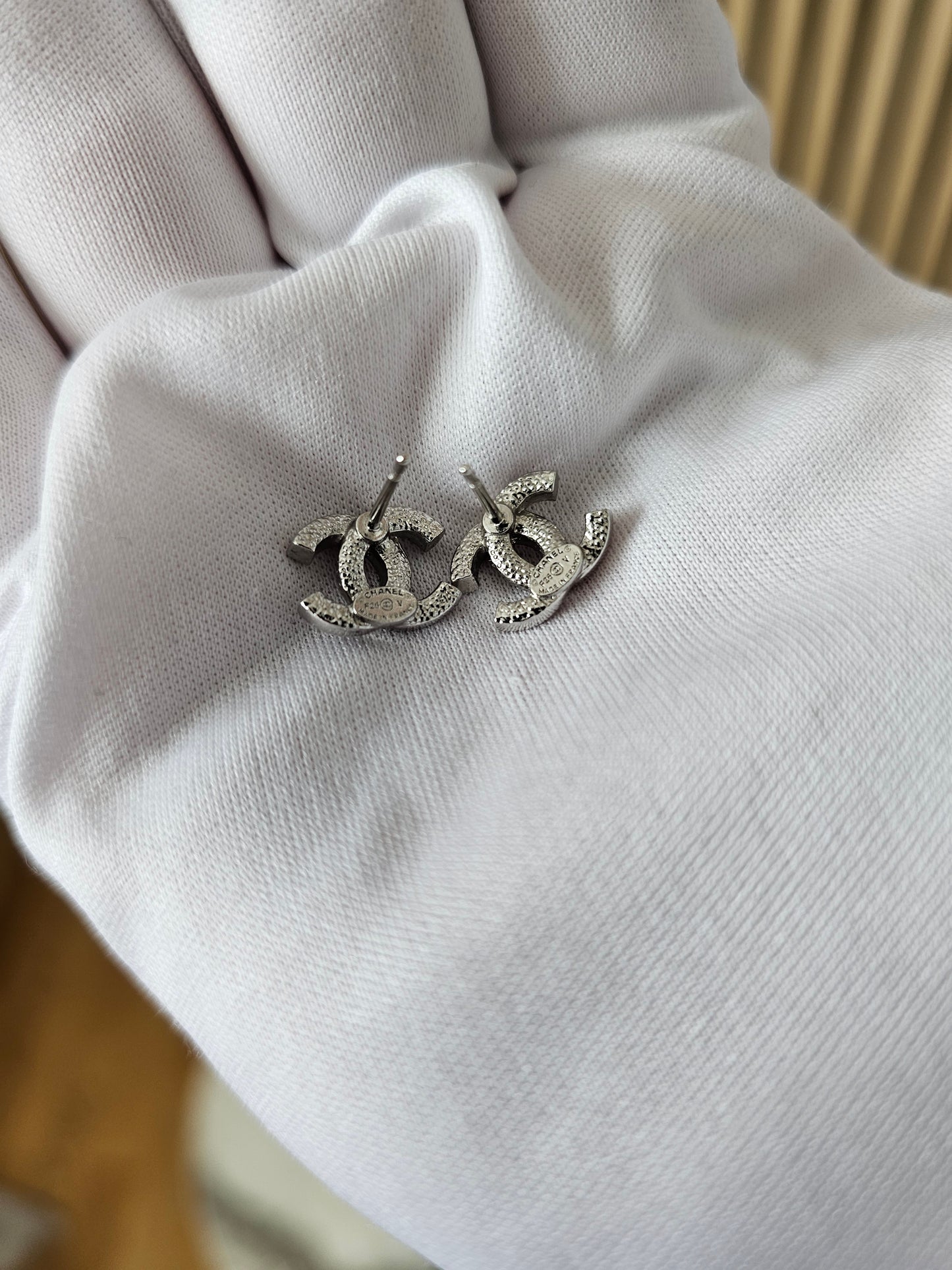 ABE100 - Chanel silver earrings with crystals - small.
