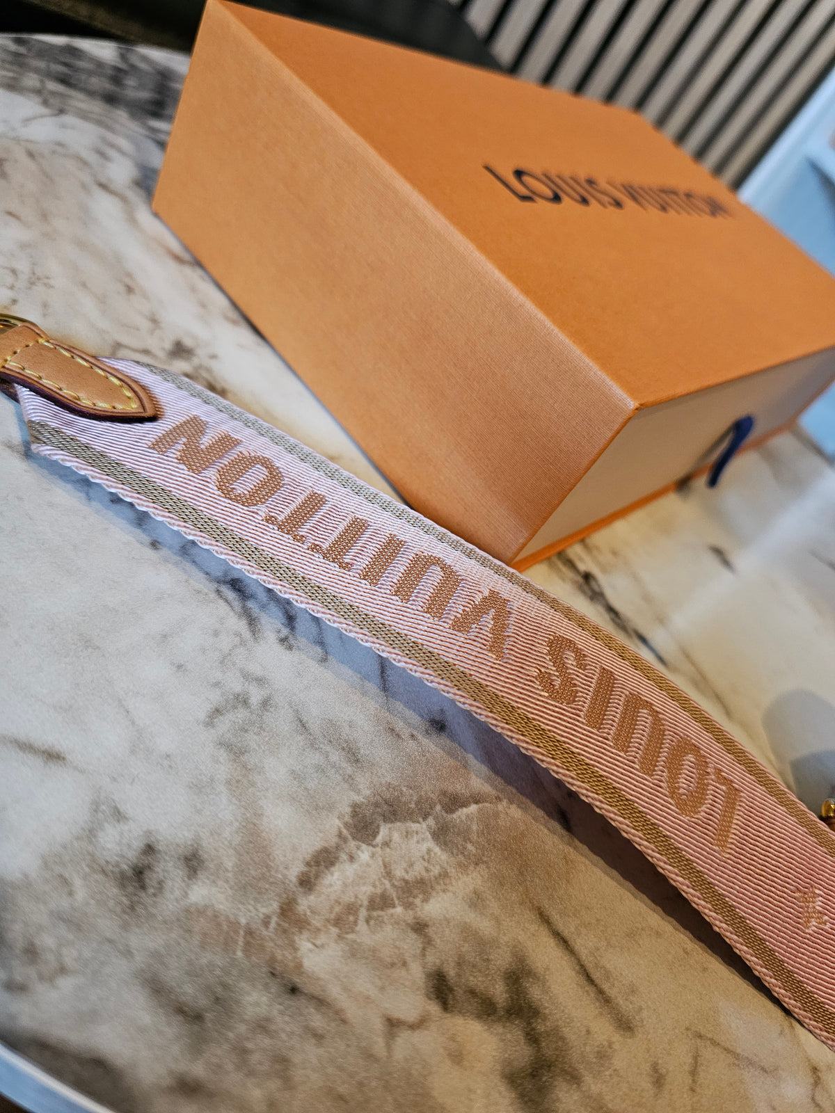 Louis Vuitton Pink bandouliere from multipochette accesories.