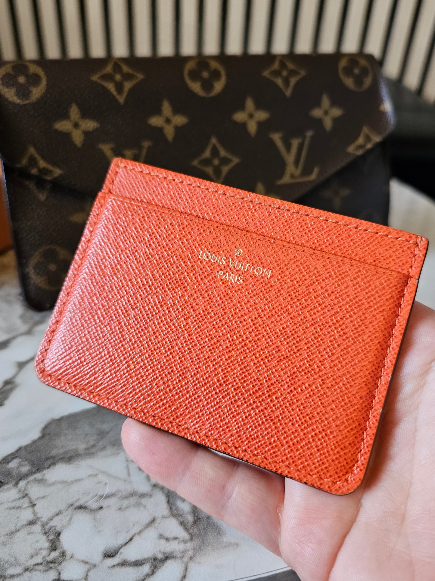M62203 - Louis Vuitton, Jeanne wallet in MNG. Kanvas.