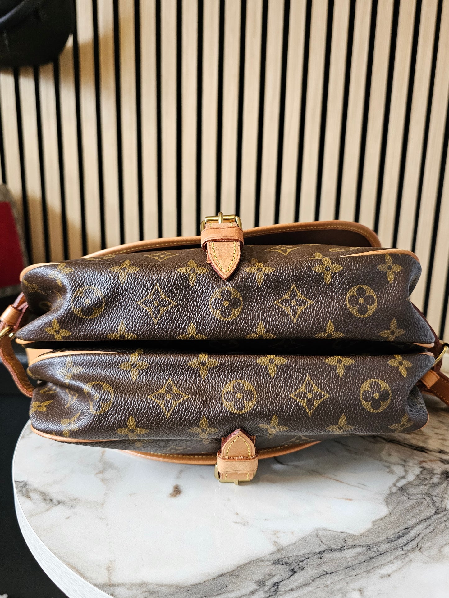 M42256 - Louis Vuitton Saumur 30, MNG. Kanvas.