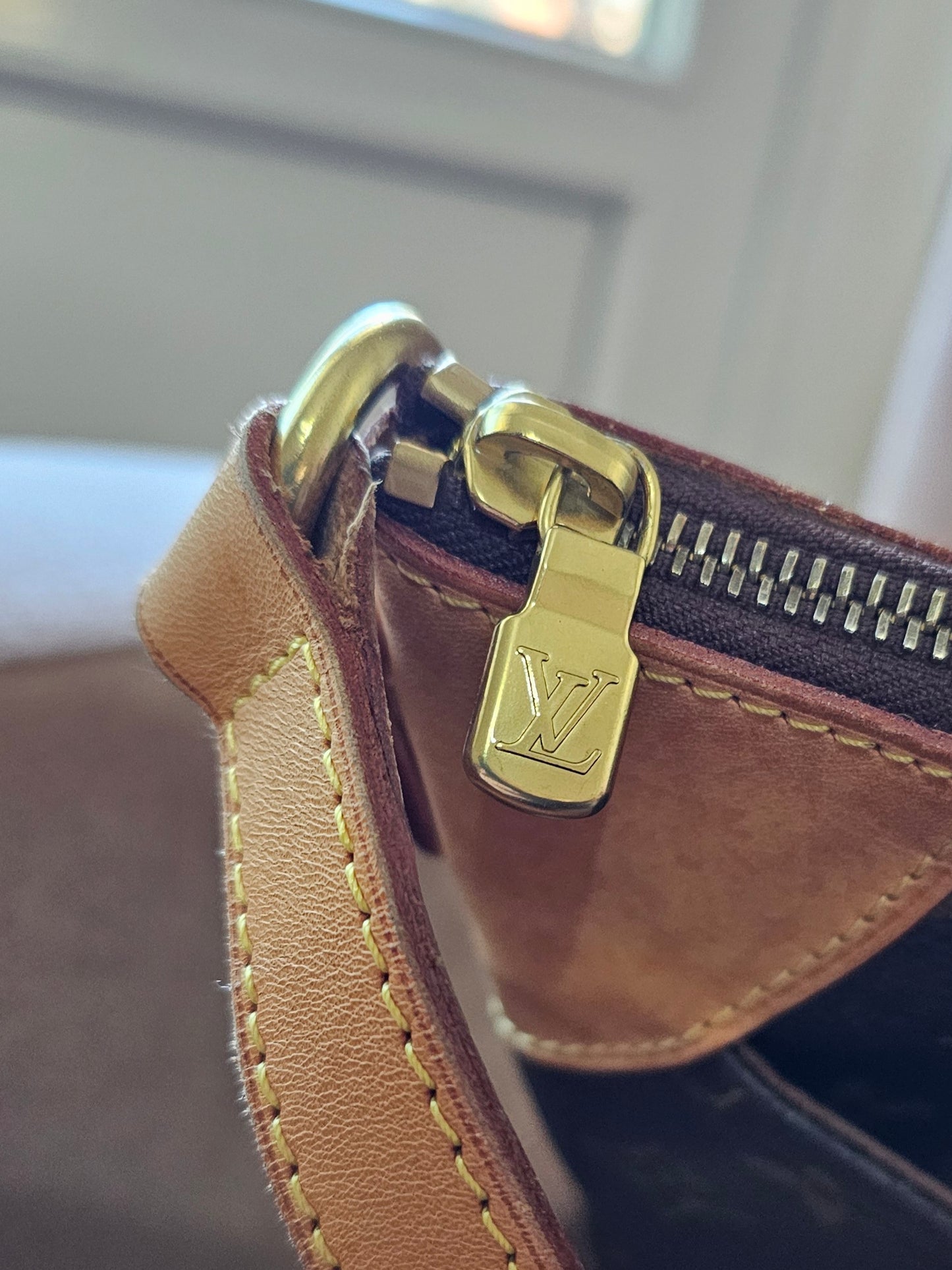 M56388 - Louis Vuitton Odeon GM, MNG. Kanvas.