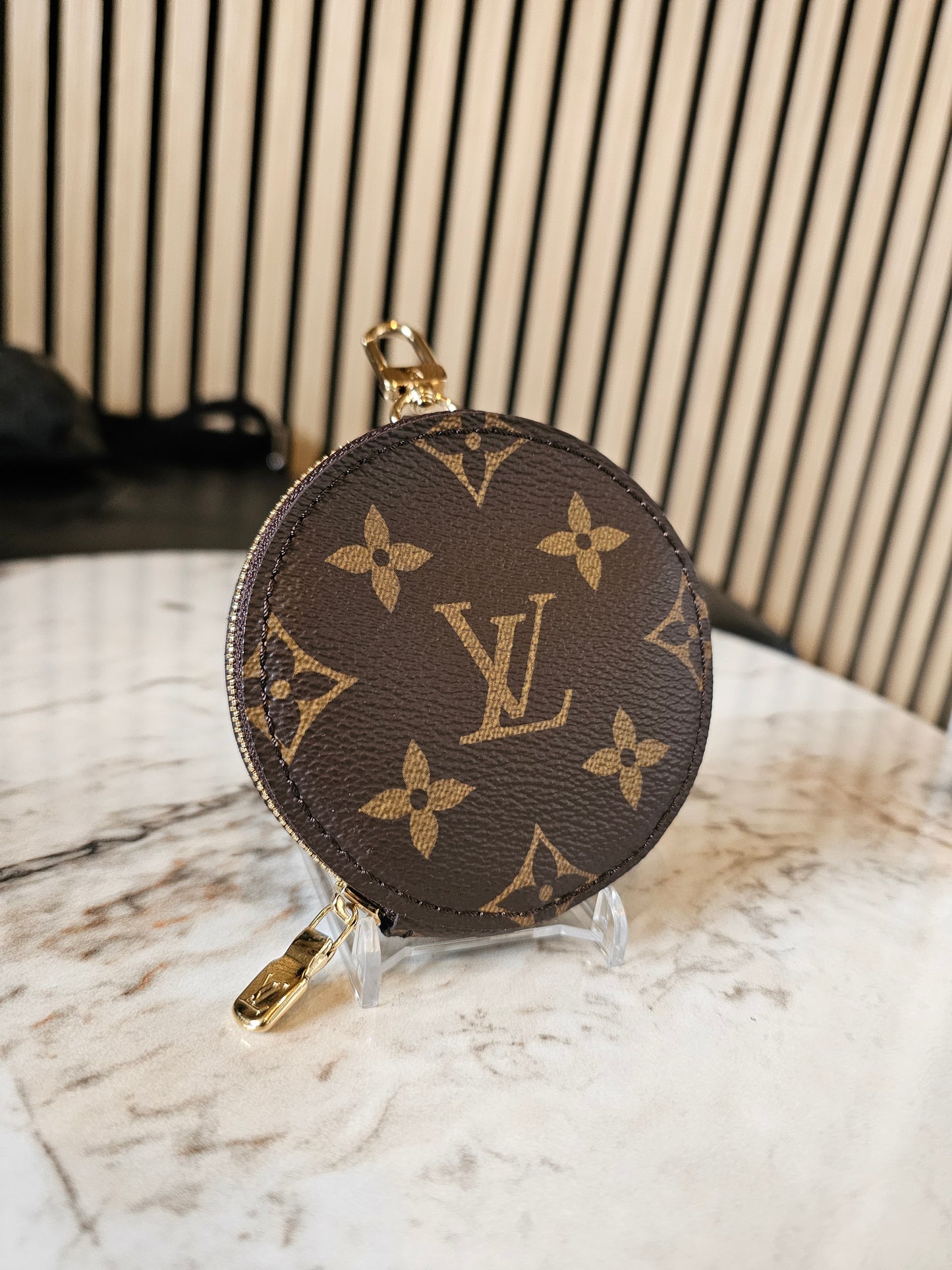 Louis vuitton rund møntpung i monogram kanvas.