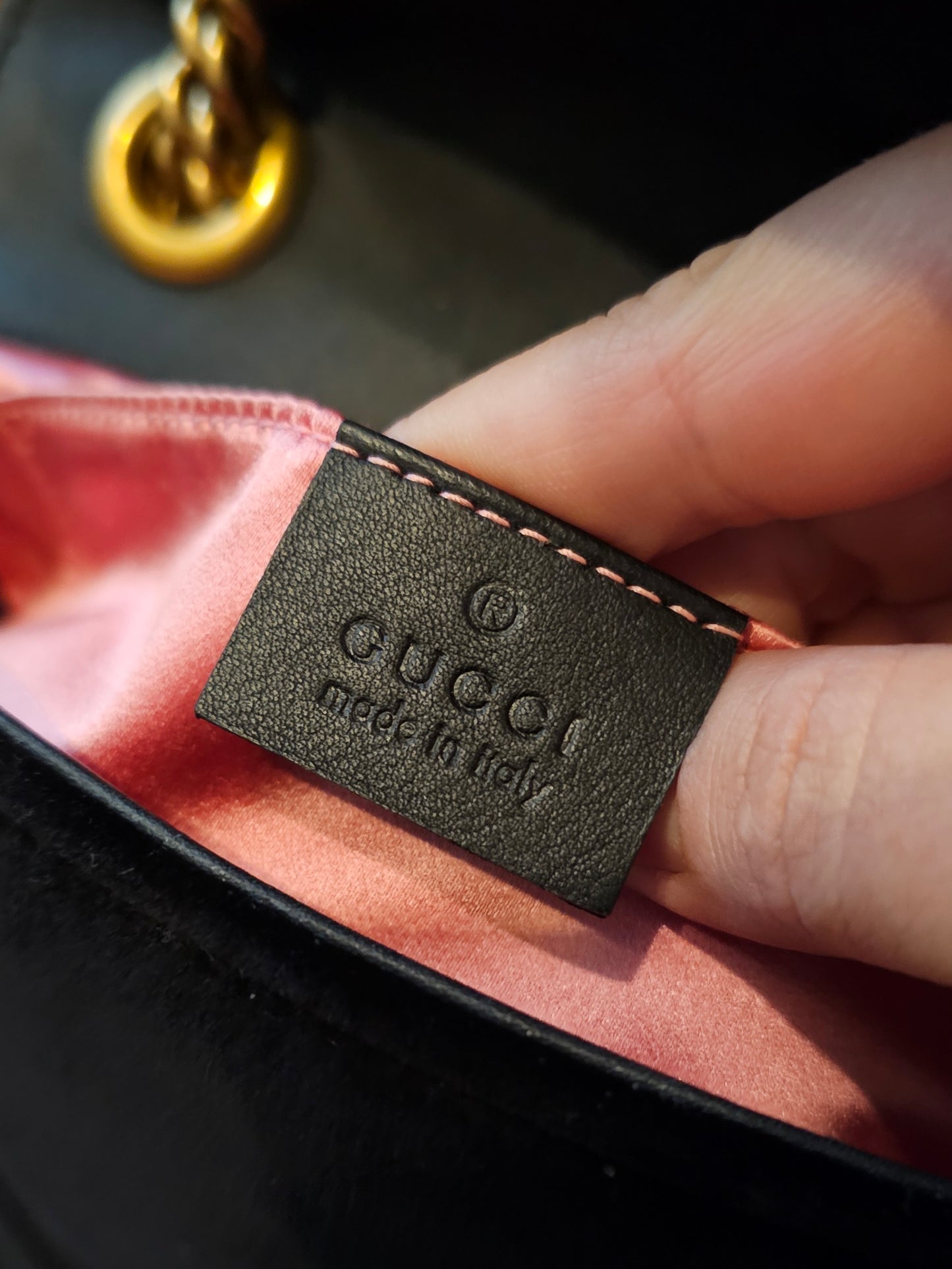 Gucc GG marmont small bag in black velvet.