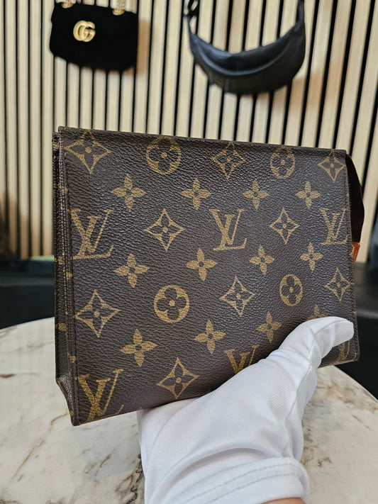 Louis Vuitton - Toiletry pouch 19, MNG kanvas.