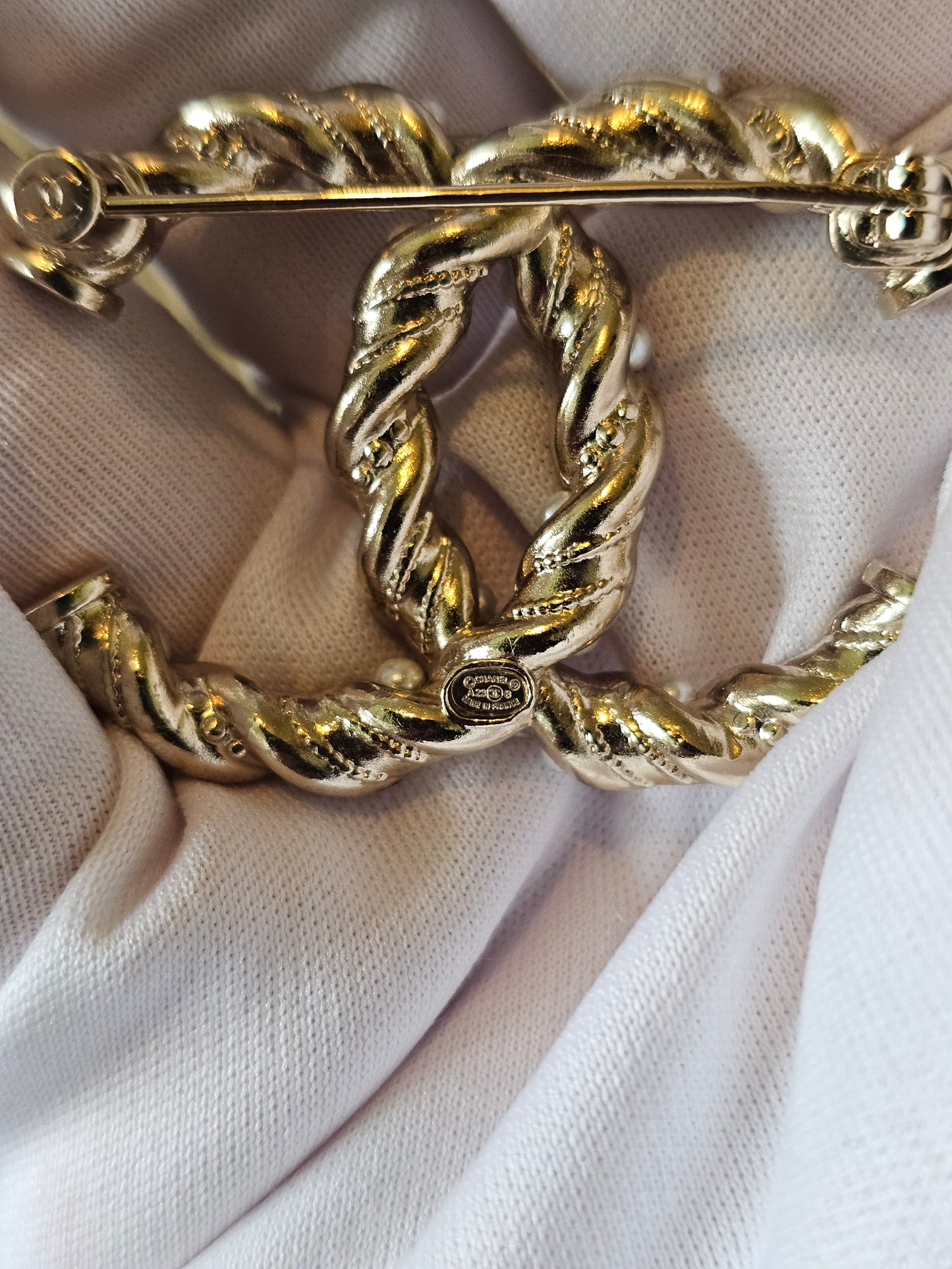 Chanel golden broche with pearls and stones