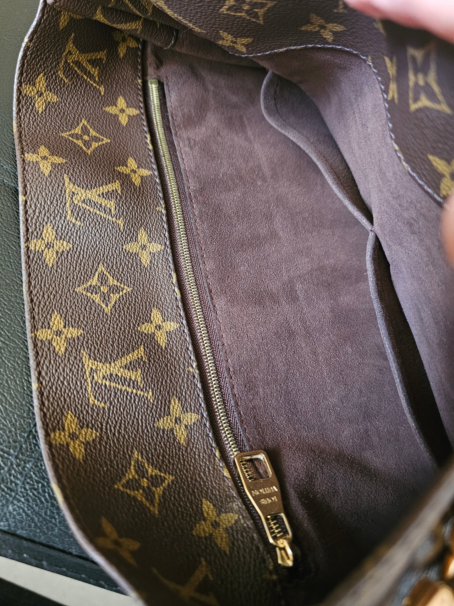 M40781 - Louis Vuitton Metis Hobo, monogram kanvas.
