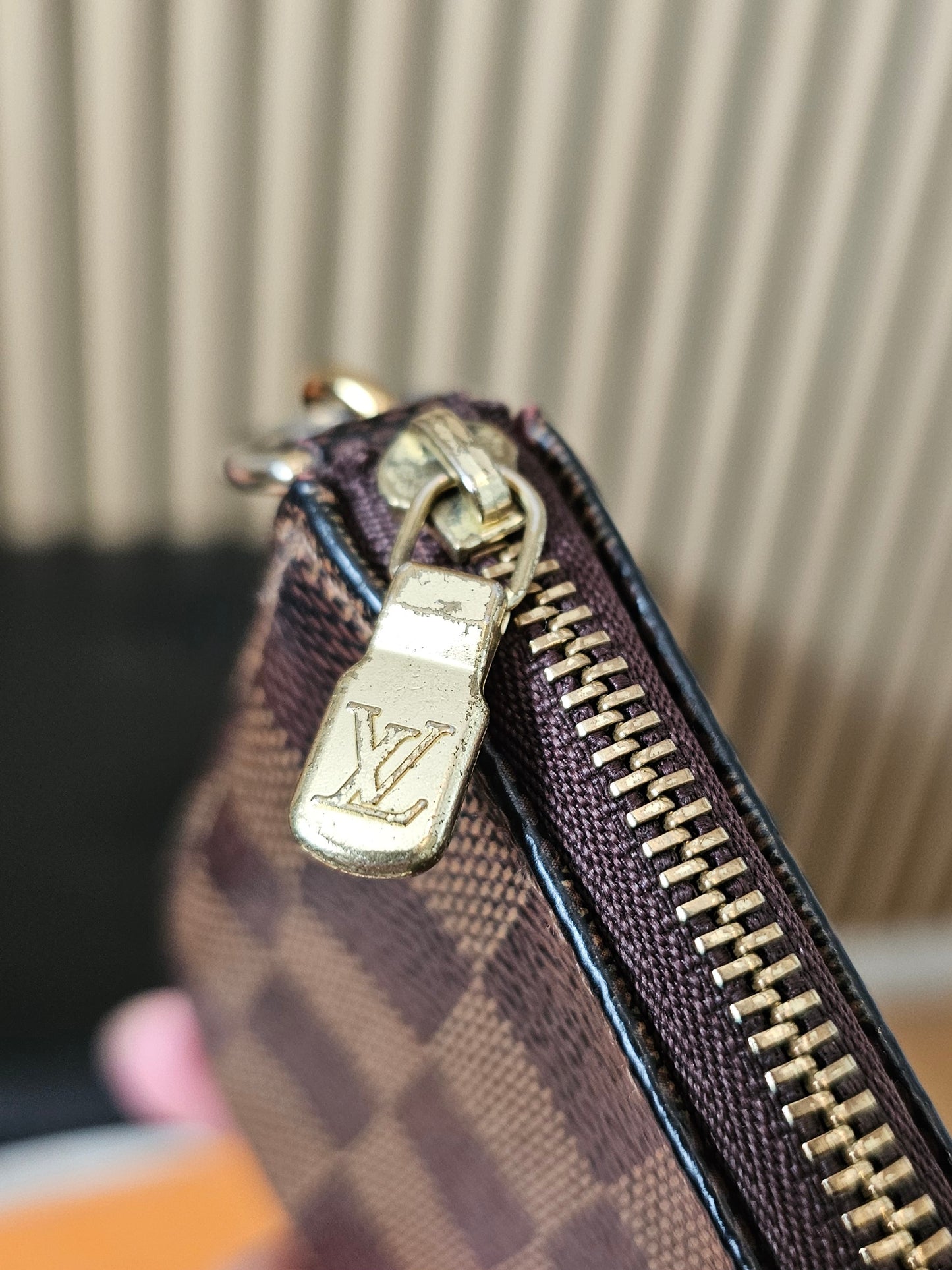 N58009 - Louis Vuitton mini pochette acc. Damier ebene.