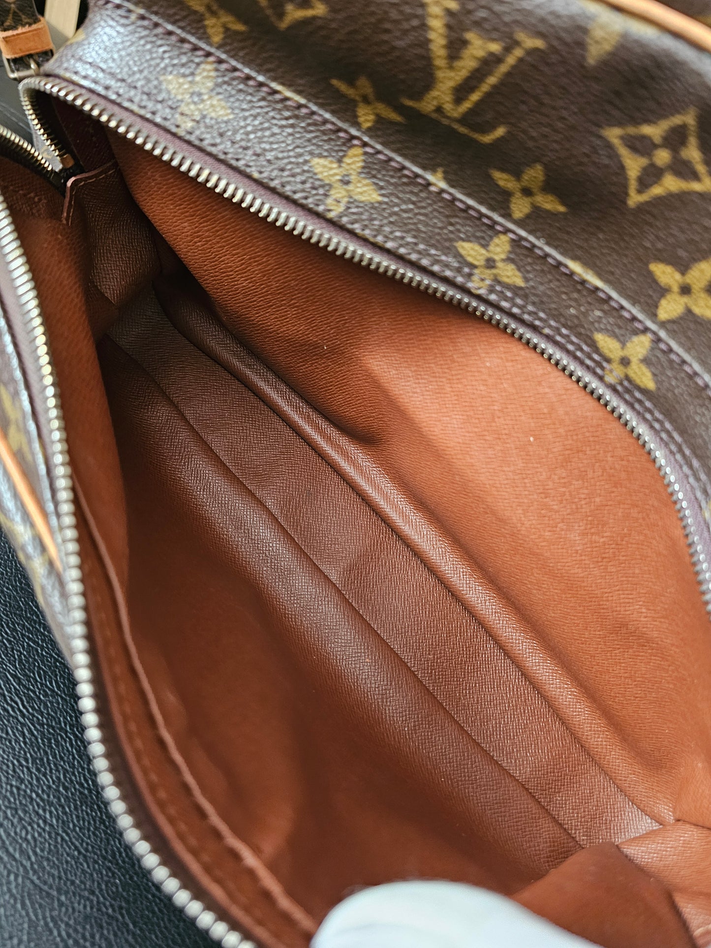 M45244 - Louis Vuitton Nile MM, monogram kanvas.