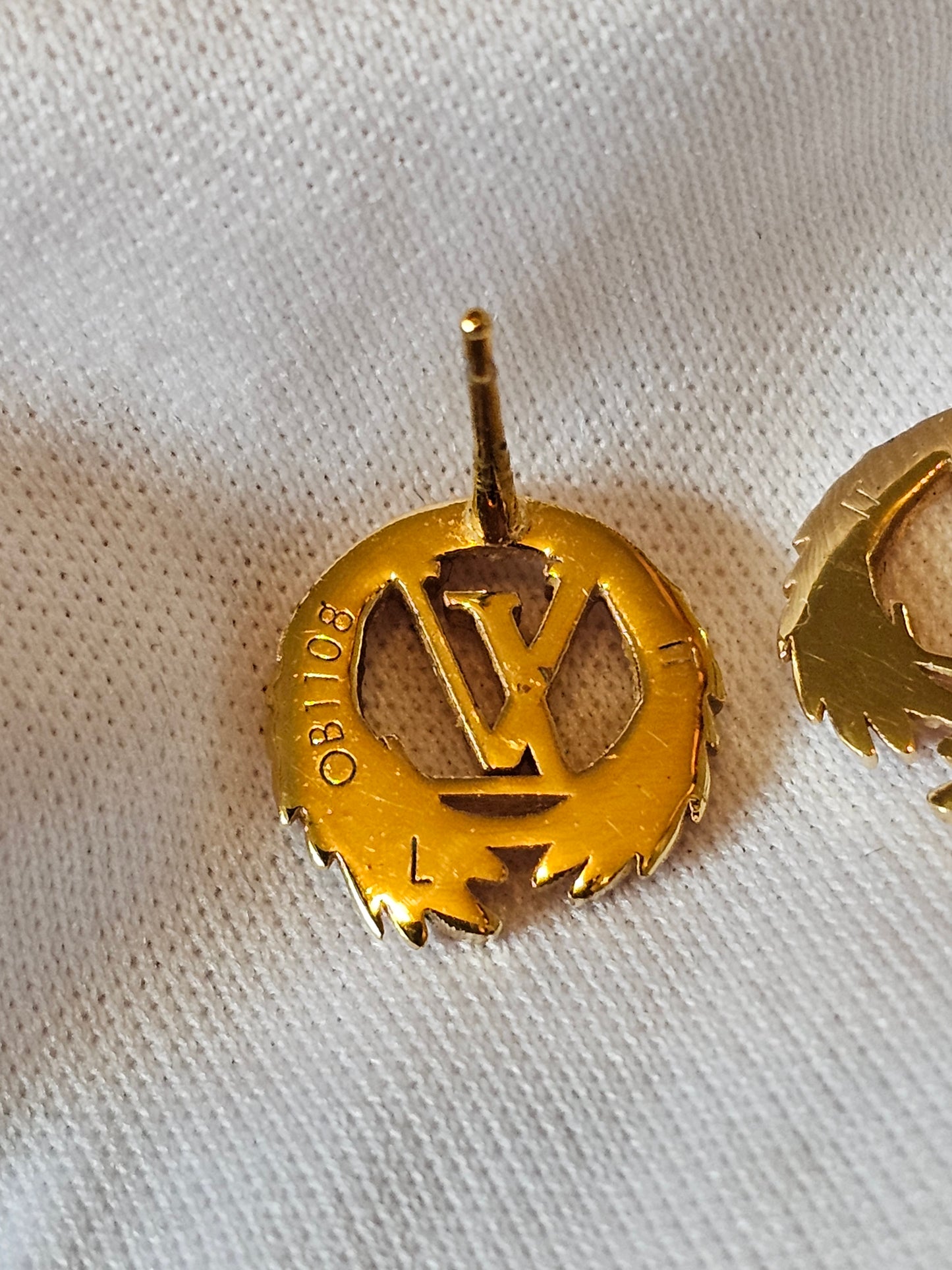 M64293 - Louis vuitton, LV angel golden earrings.