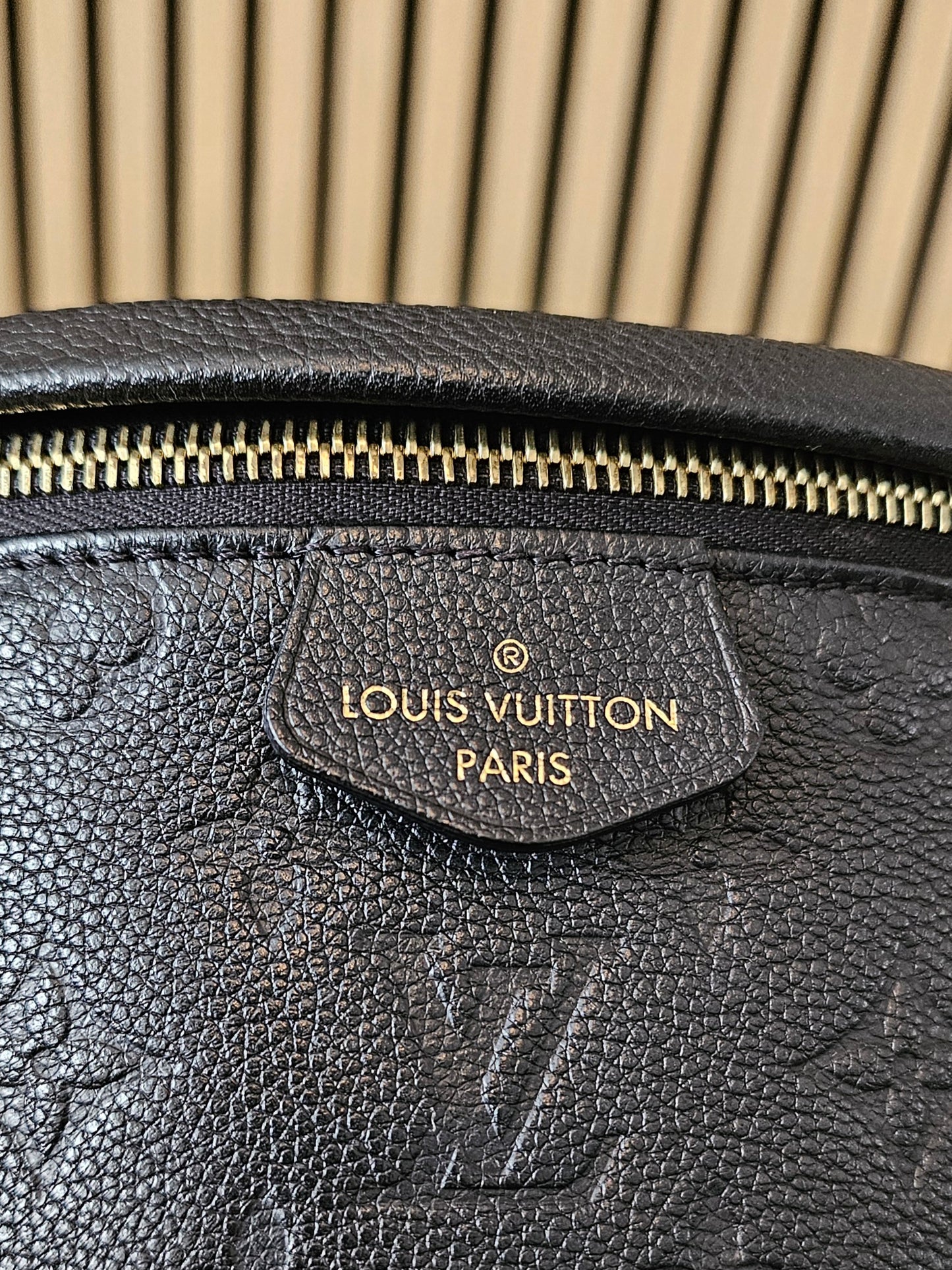 M44812 - Louis Vuitton Bumbag, MNG. Black empreinte leather.