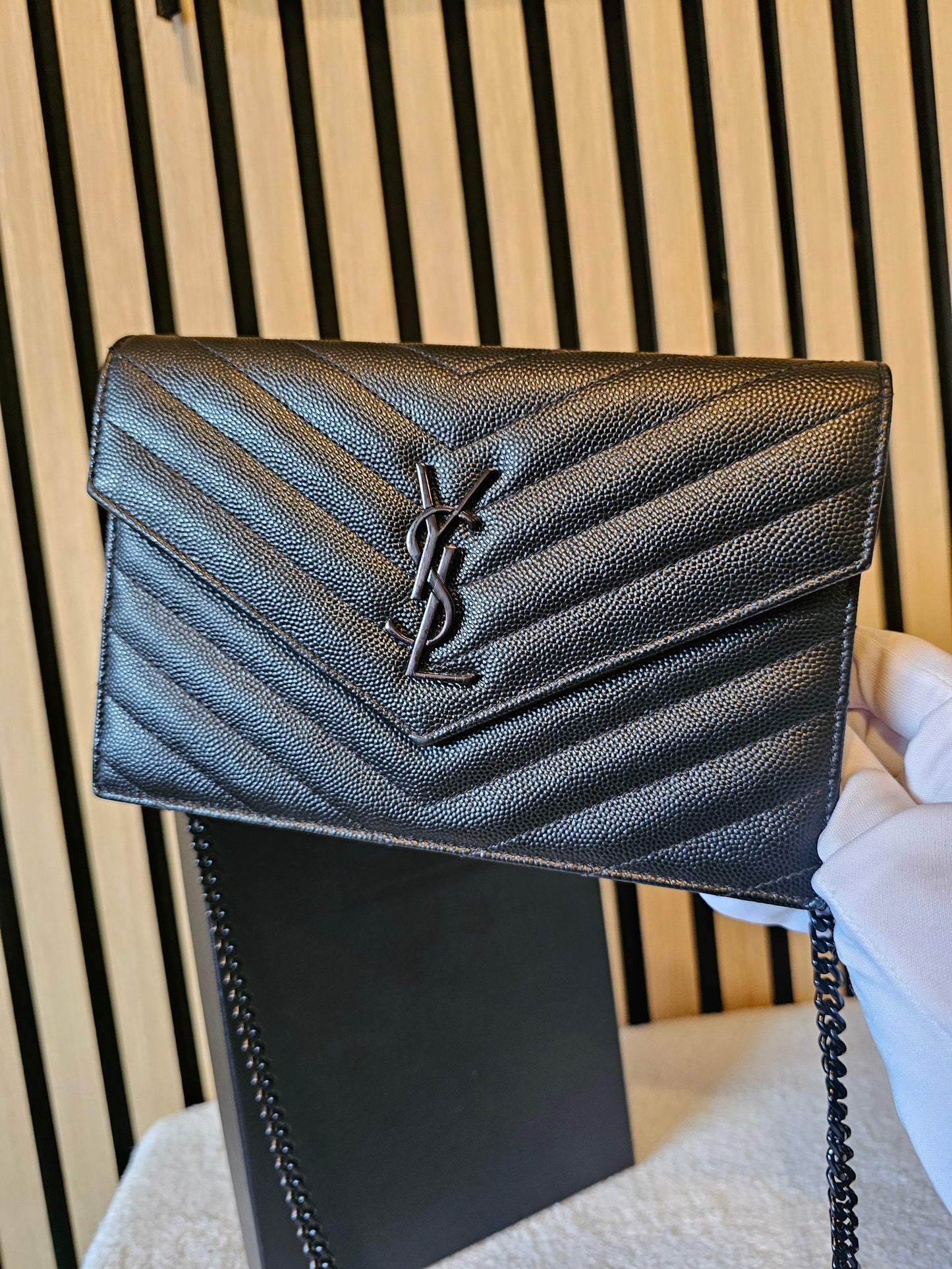 YSL - Saint Laurent Envelope chain wallet - Black.