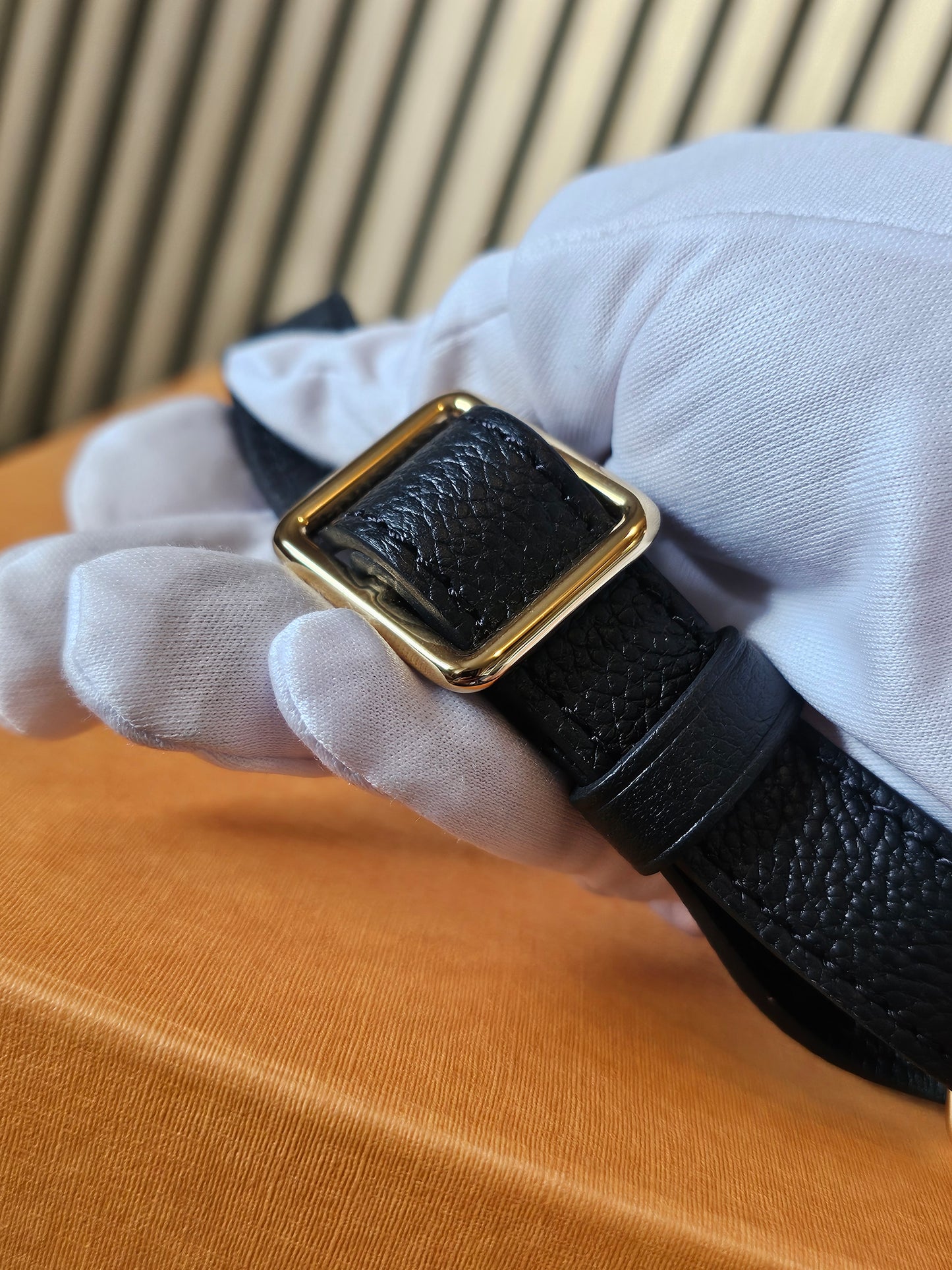 M44812 - Louis Vuitton Bumbag, black MNG emp. Leather.