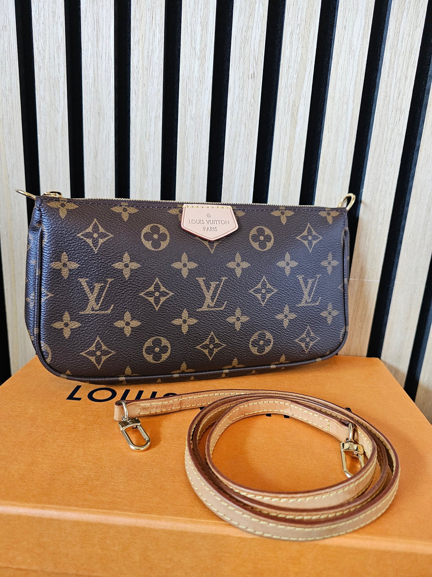 Louis Vuitton pochette accesories MNG kanvas.