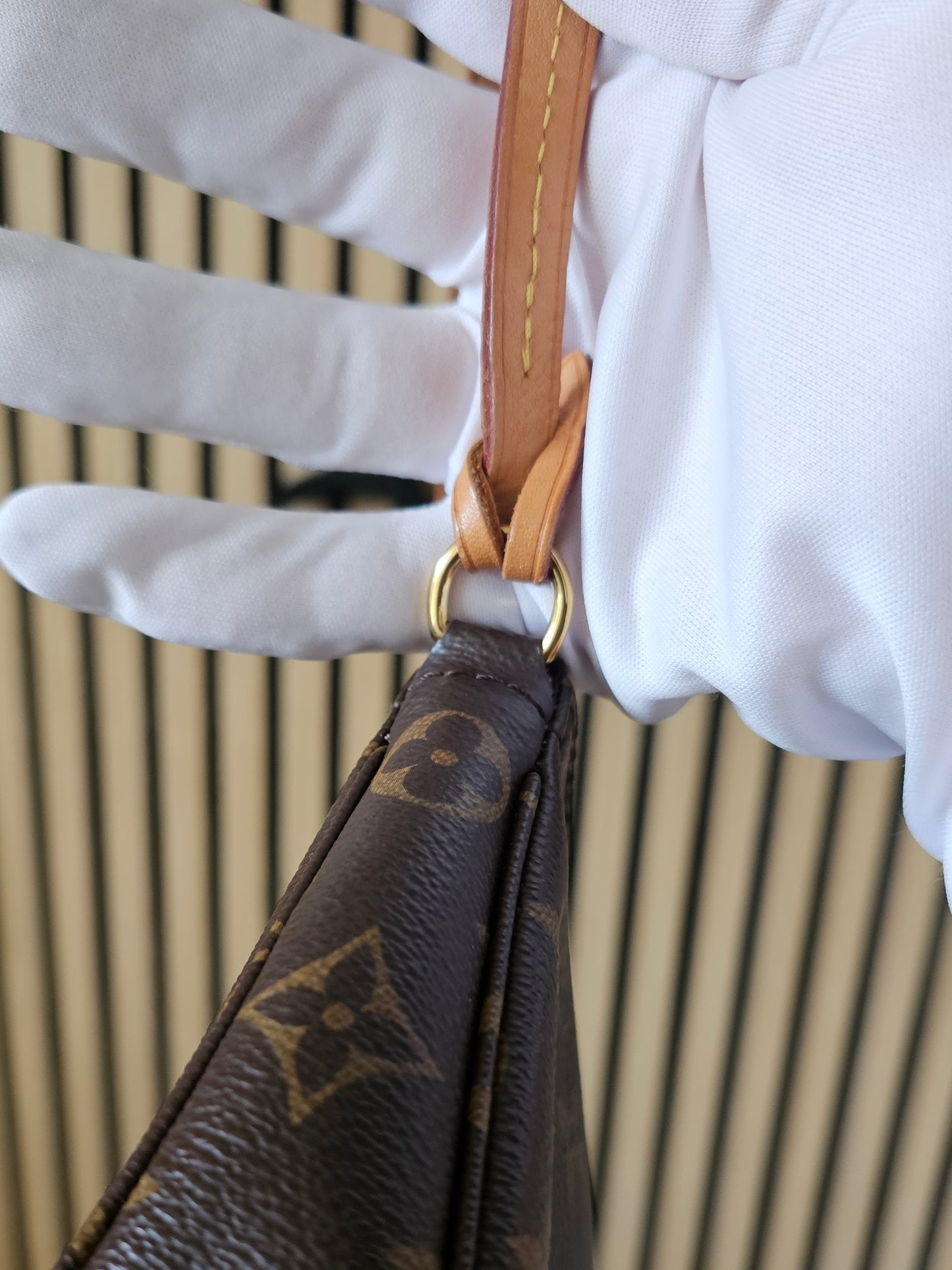 Pochette accesories NM in monogram kanvas.