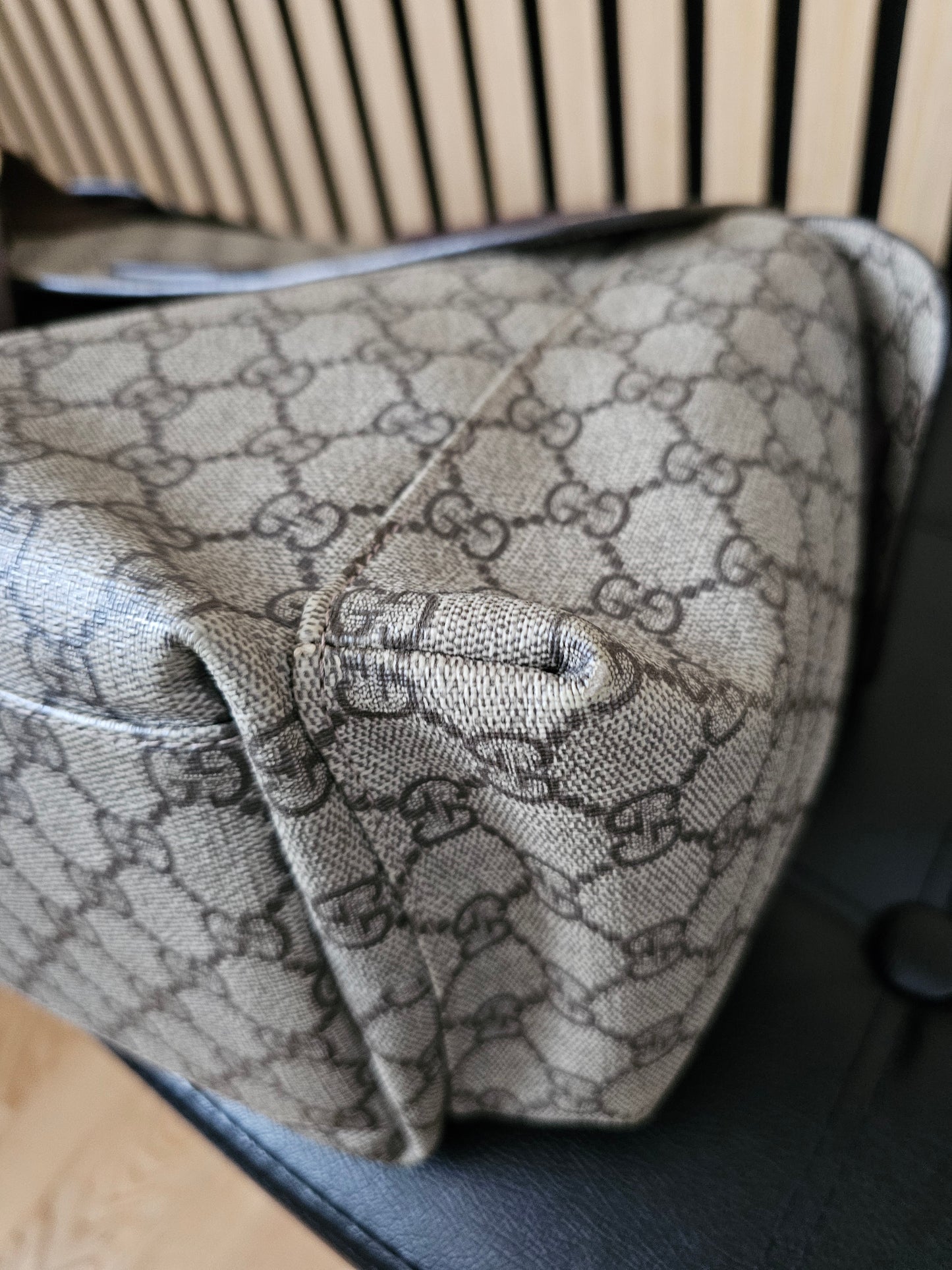 211131 - Gucci baby changing bag, GG supreme kanvas.