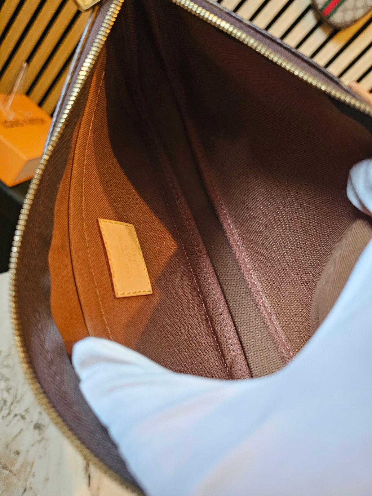 Louis Vuitton large pochette in monogram kanvas.