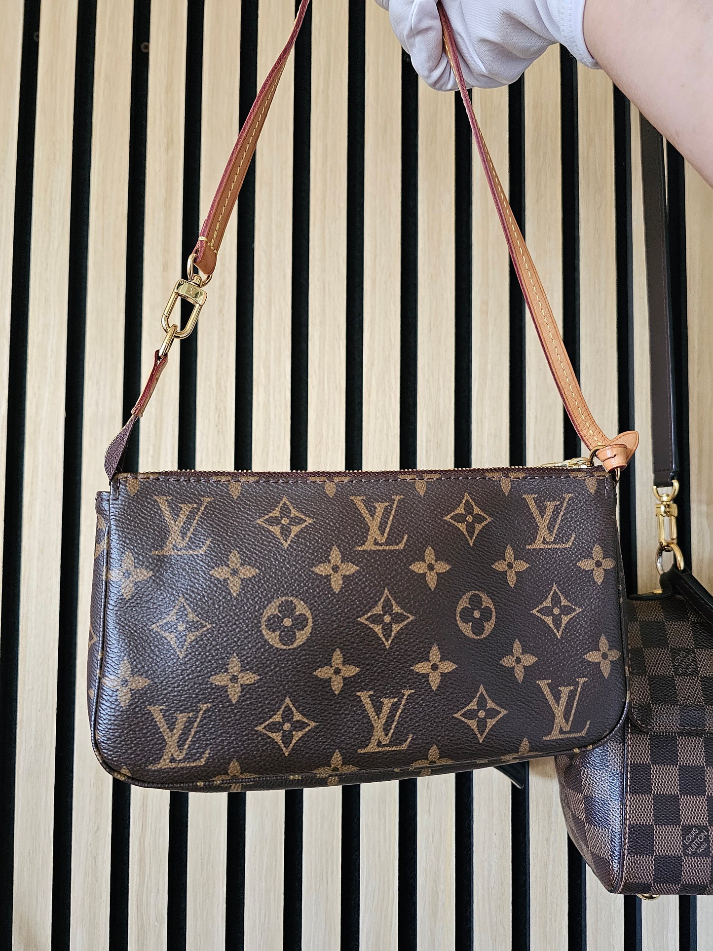 Pochette accesories NM in monogram kanvas.