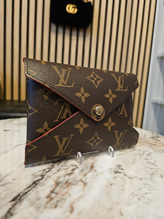 M62034 - Louis Vuitton medium kirigami in monogram kanvas.