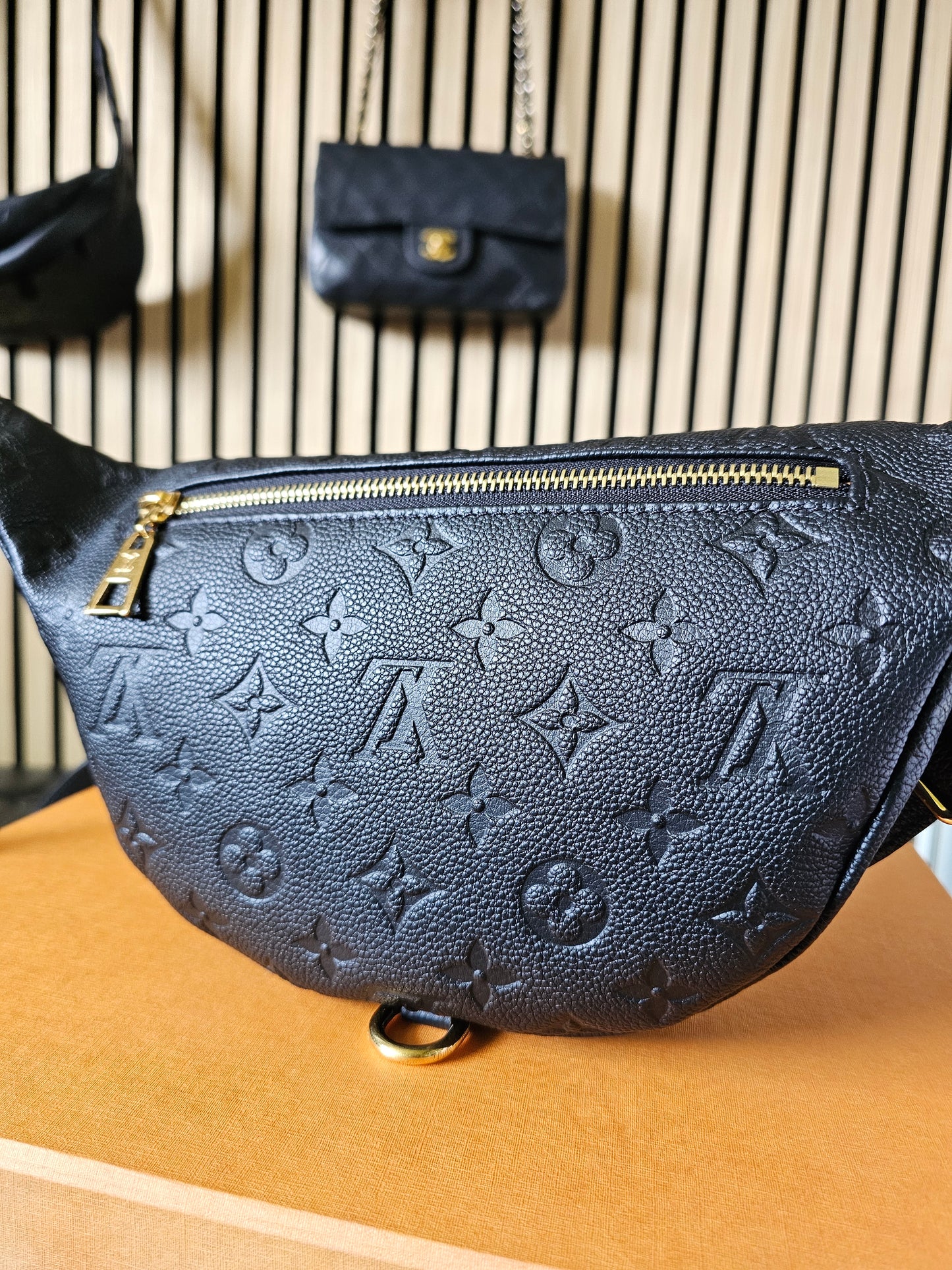 M44812 Louis Vuitton bumbag, Black, MNG. Empreinte lether.