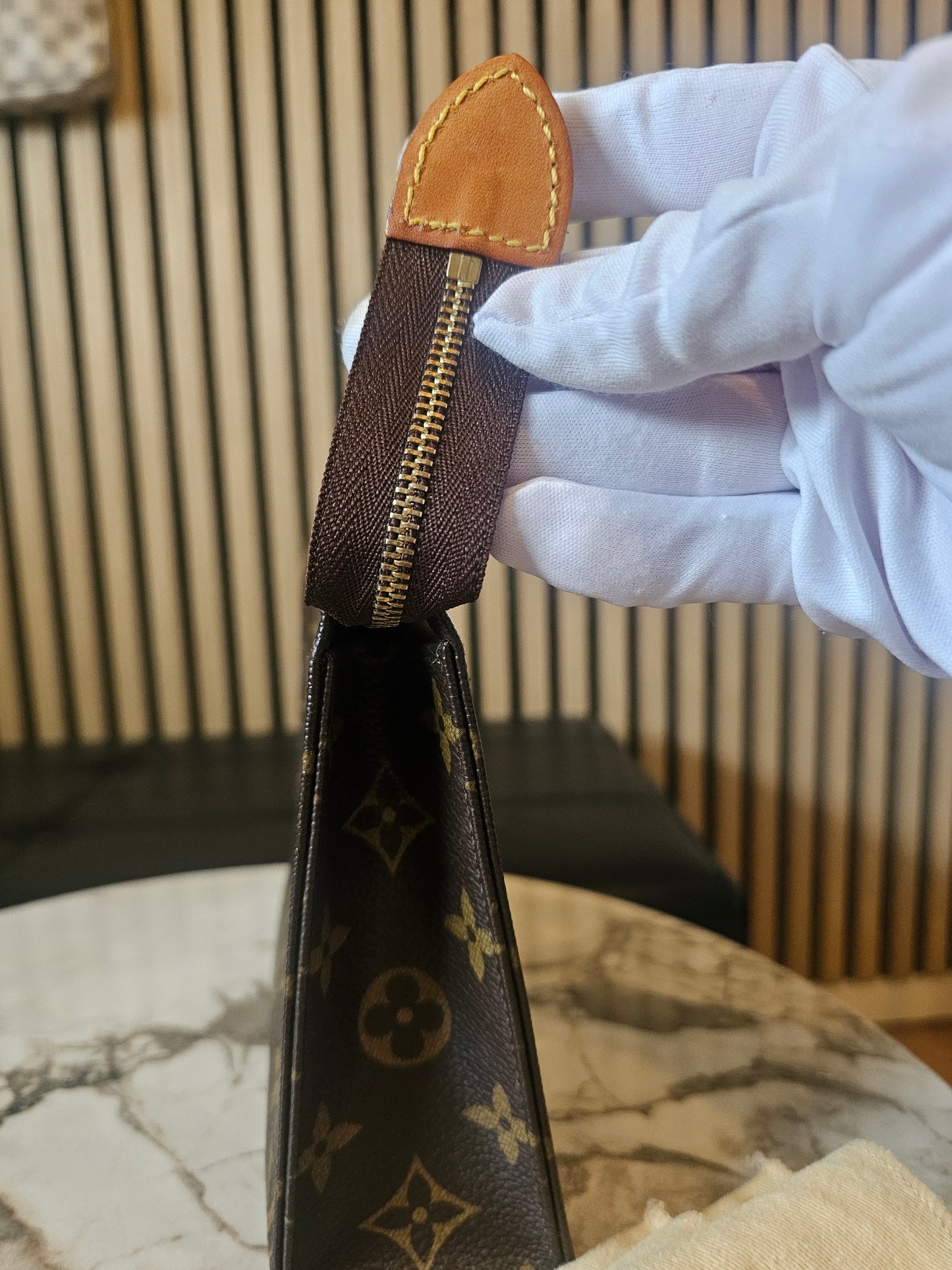 Louis Vuitton toiletry pouch 19, MNG kanvas.