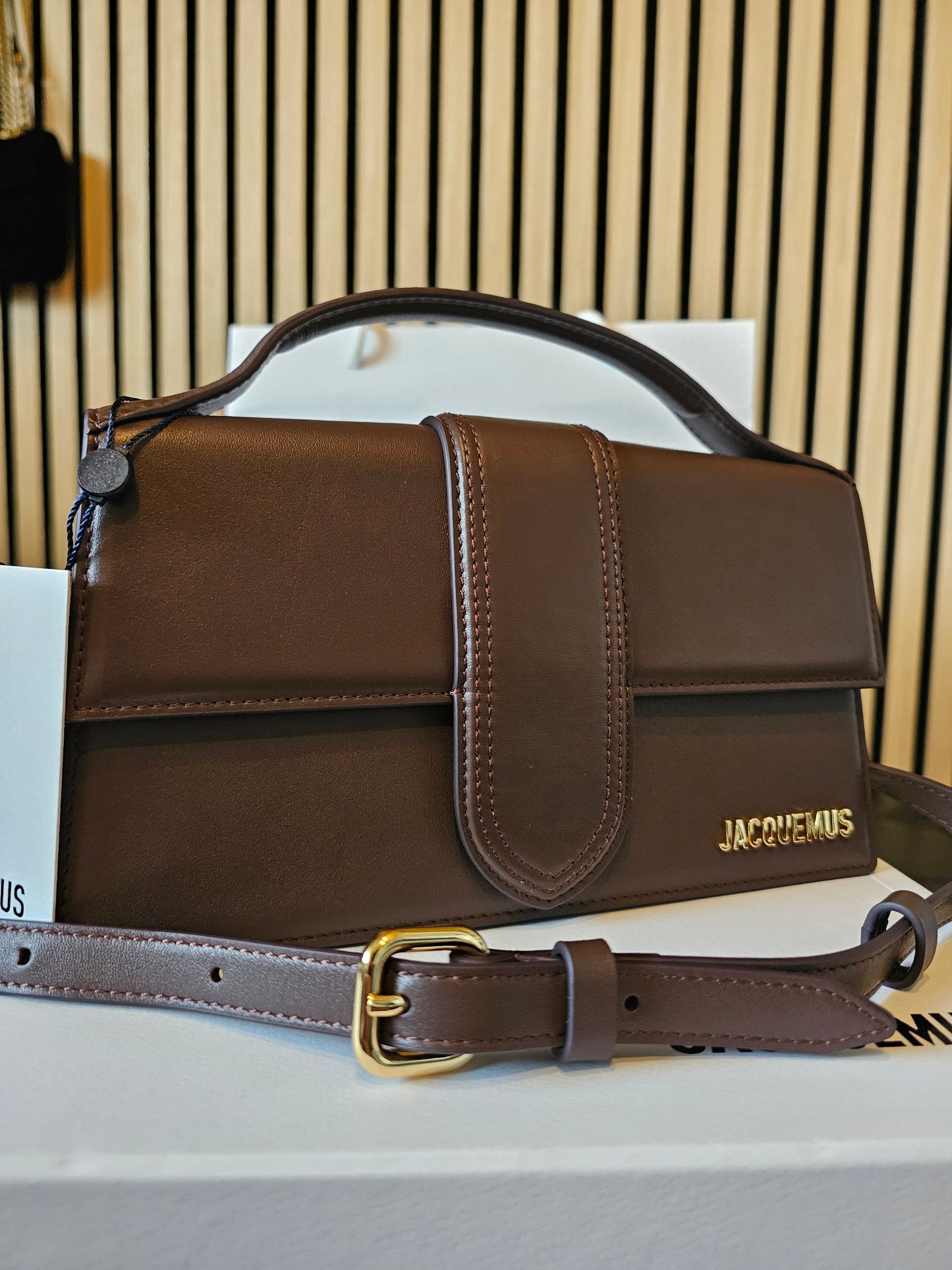 A01850 - Jaquemus bag, large bambino. Brown.