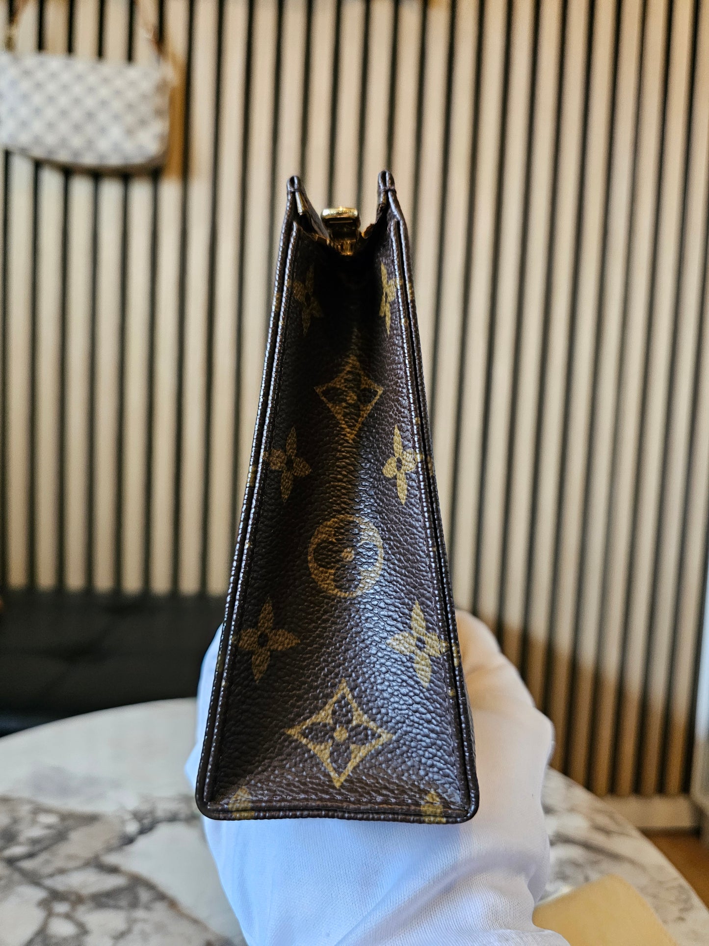 Louis Vuitton toiletry pouch 19, MNG kanvas.