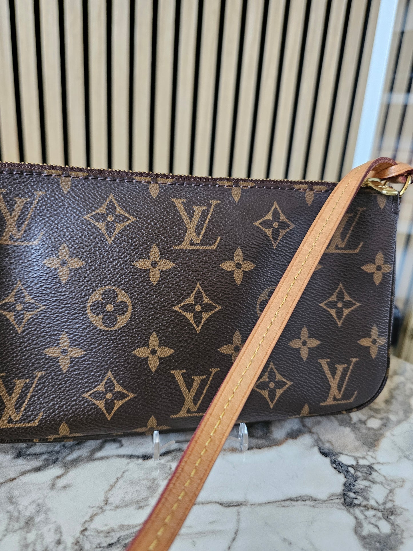 Pochette accesories NM in monogram kanvas.