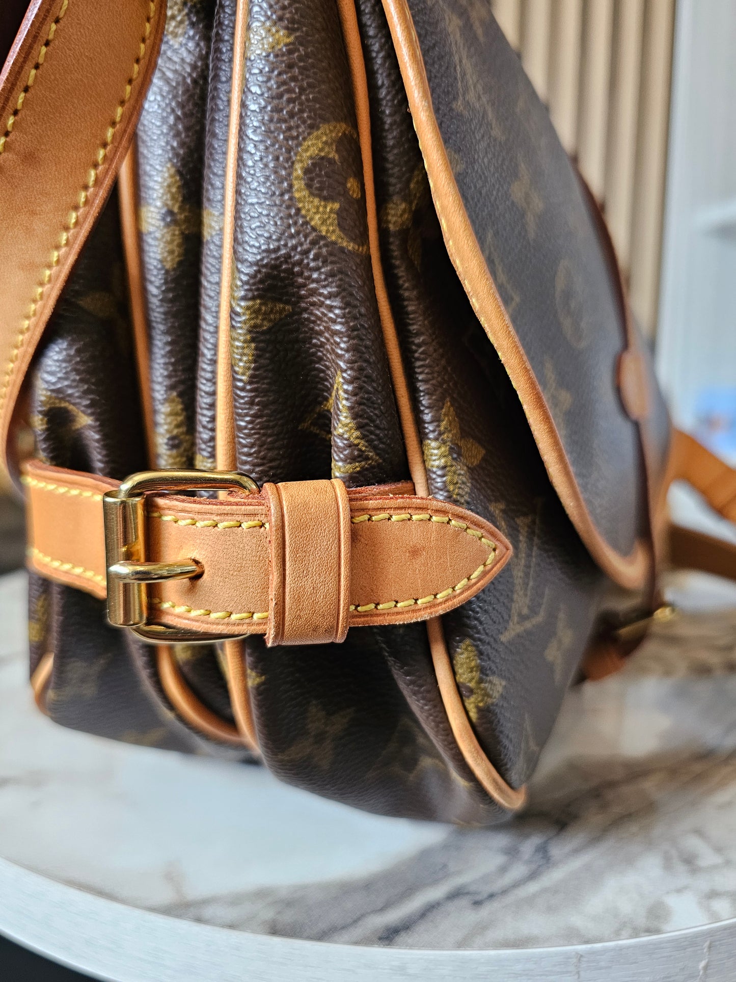 M42256 - Louis Vuitton Saumur 30, MNG. Kanvas.