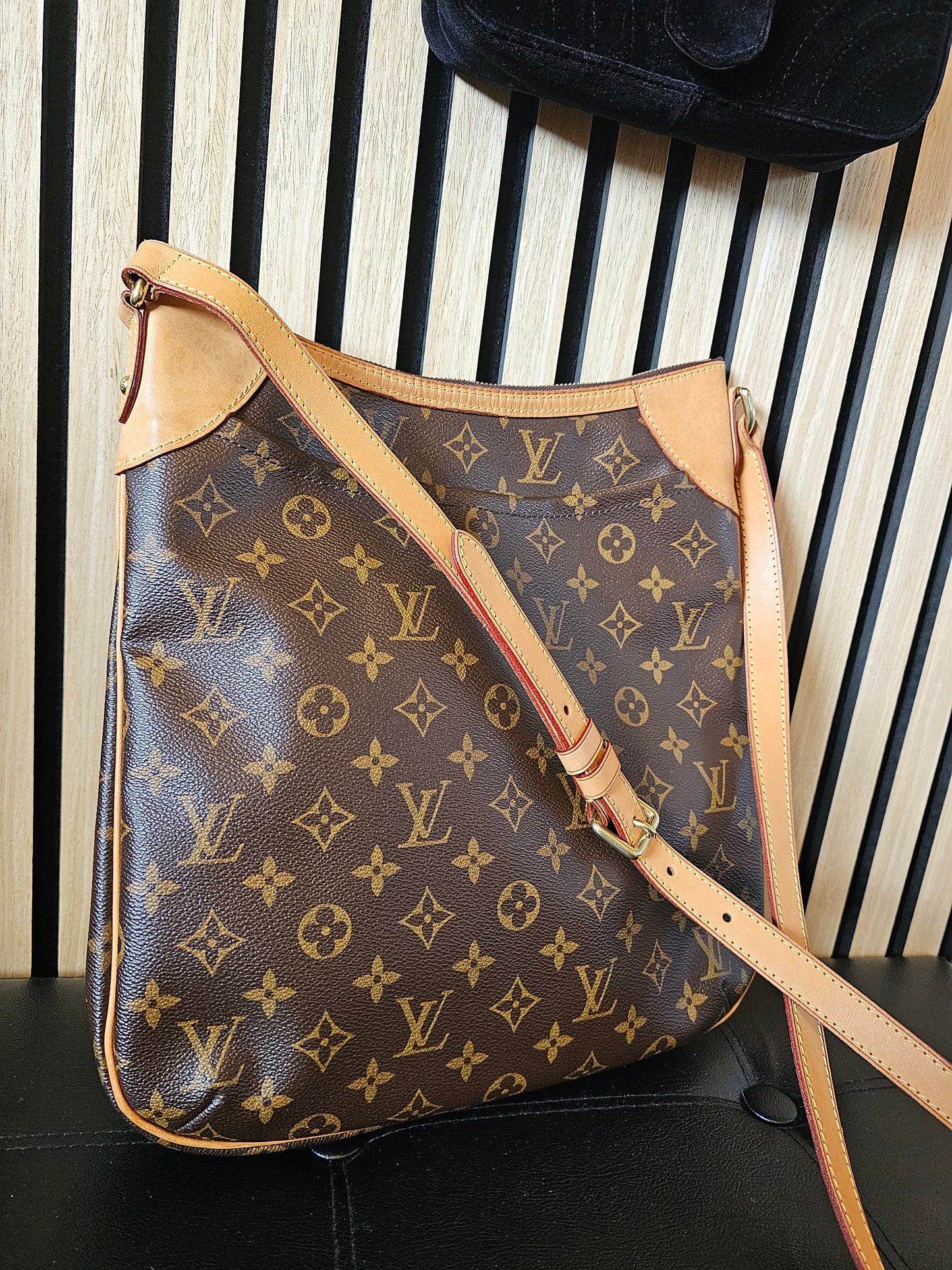 M56388 - Louis Vuitton Odeon GM, MNG. Kanvas.