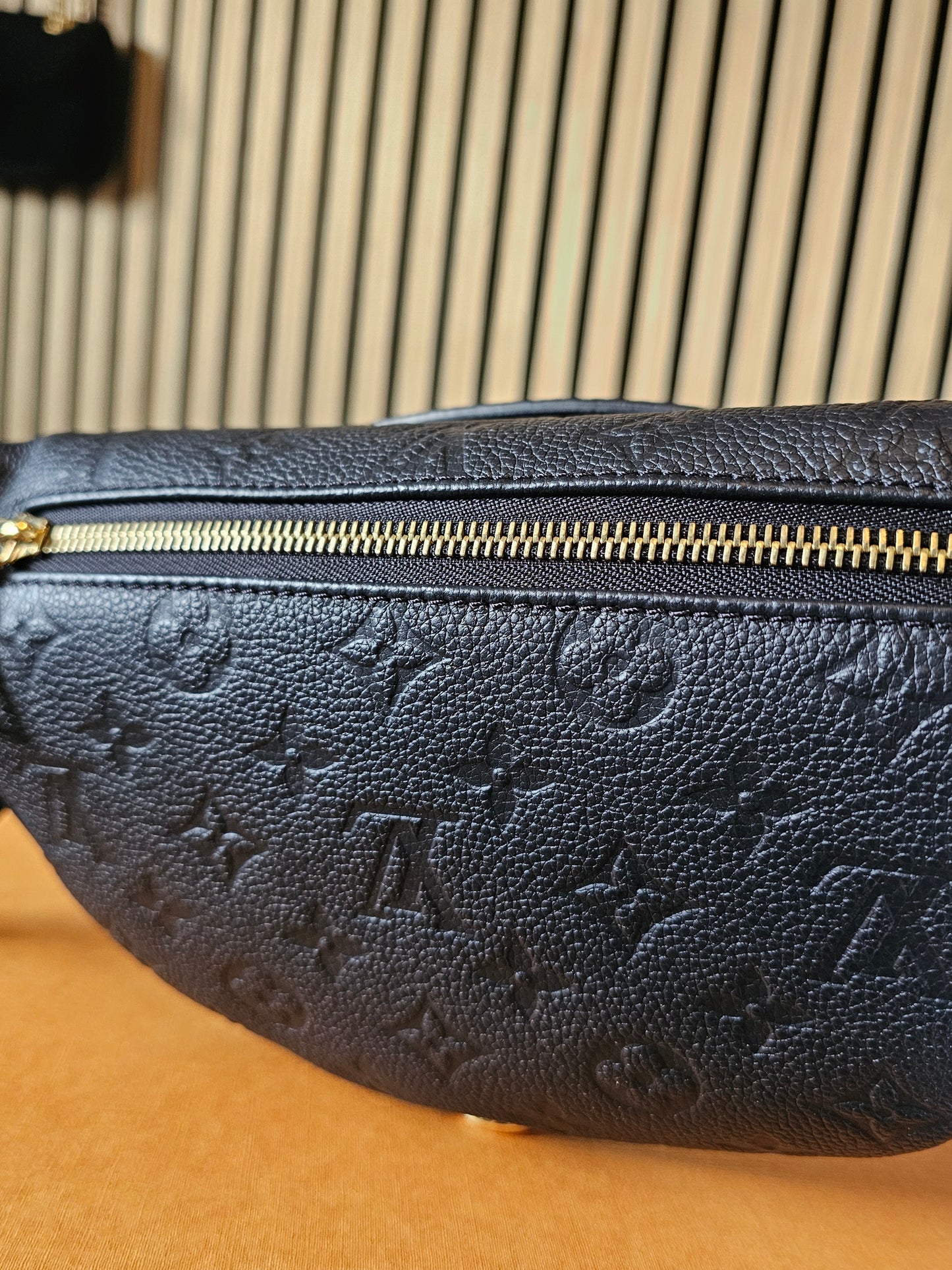 M44812 - Louis Vuitton Bumbag, black MNG emp. Leather.