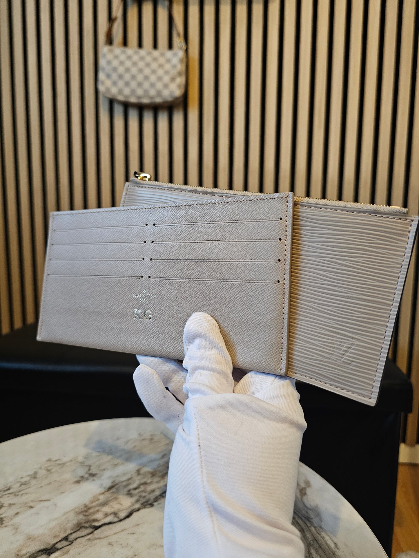 Luis Vuitton Pungsæt fra Felicie pochette. Beige epi leather.