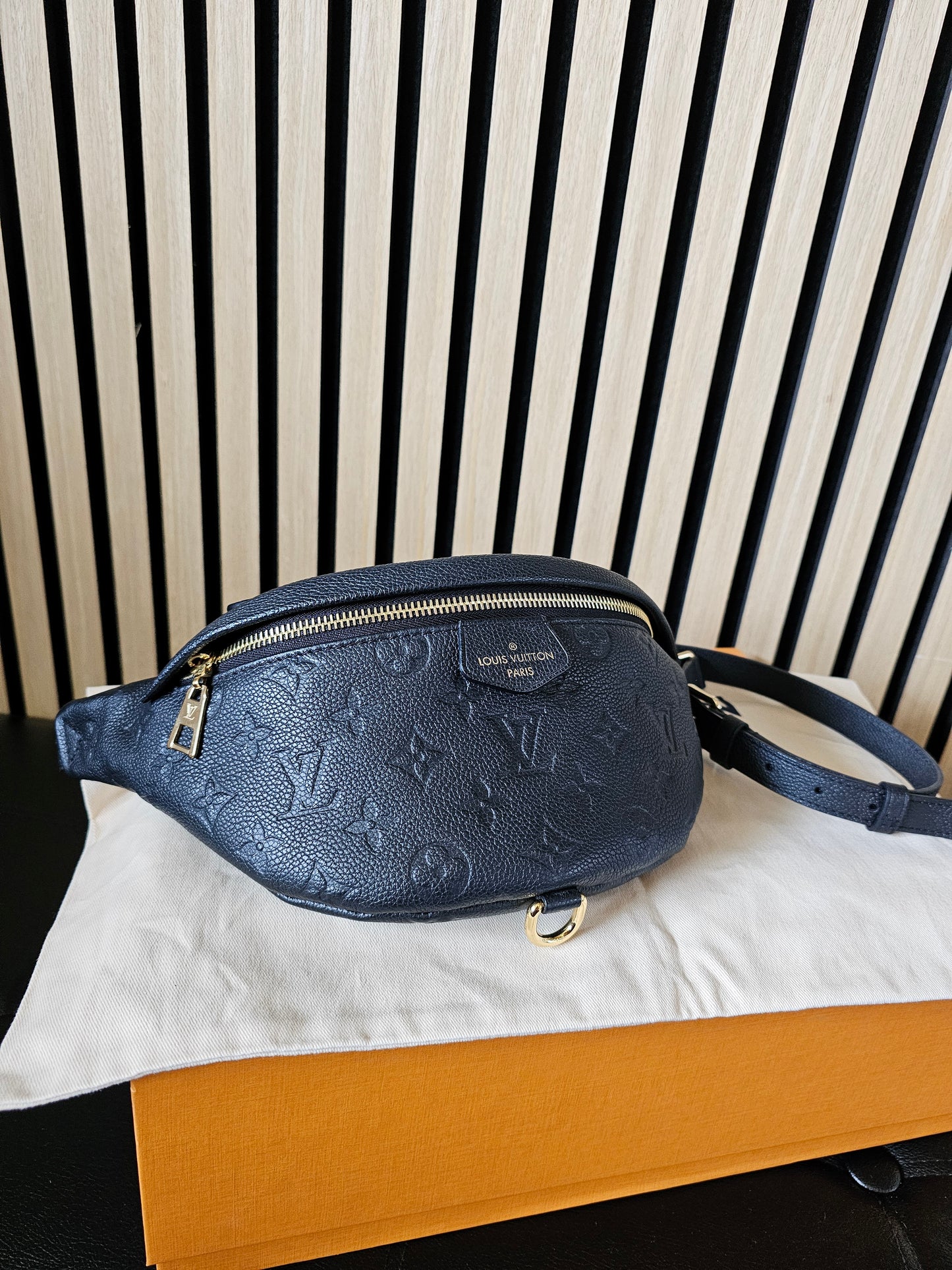 M44812 - Louis Vuitton Bumbag, MNG. Black Empreinte leather.