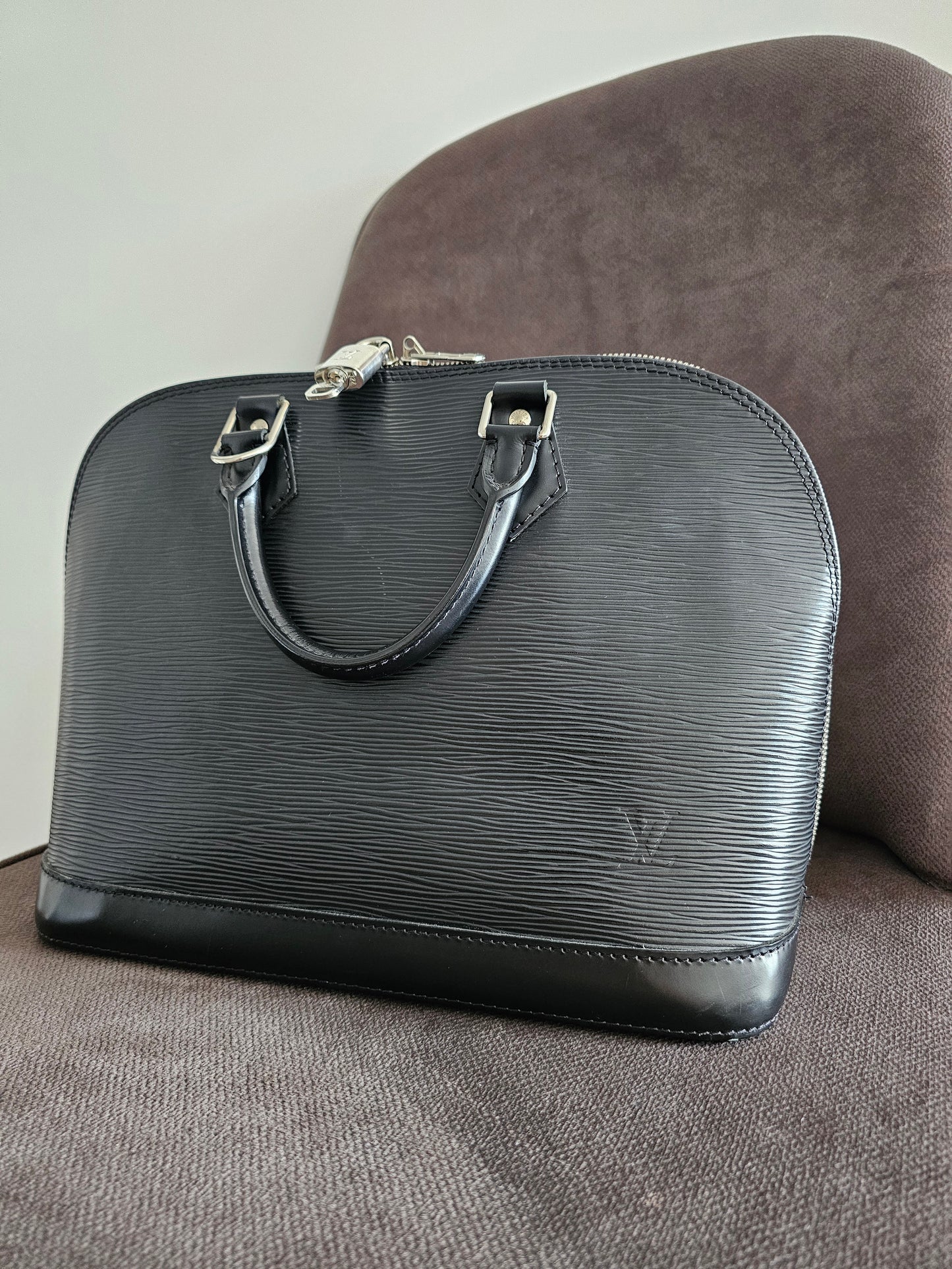Louis Vuitton Alma PM, Black epi leather, SHW.